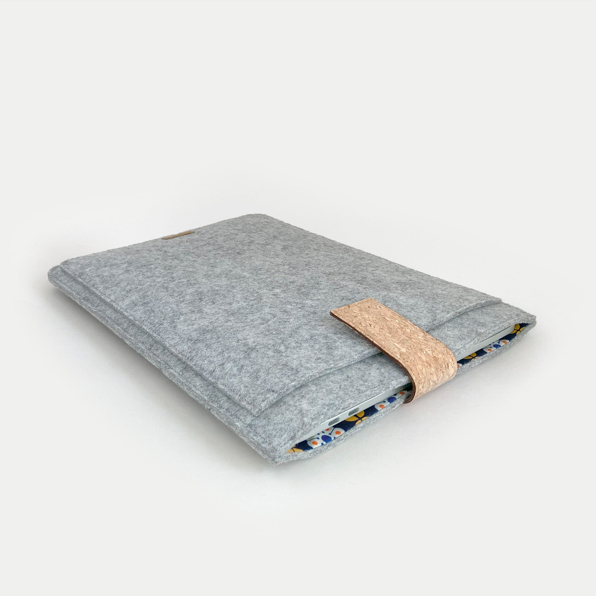 Hülle für Dynabook Tecra | mit Magnetverschluss und extra Fach  | hellgrau - Bloom | Modell "HAKA"