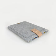 Tablet Hülle nach Maß | mit Magnetverschluss und extra Fach | hellgrau - Bloom | Modell "HAKA"