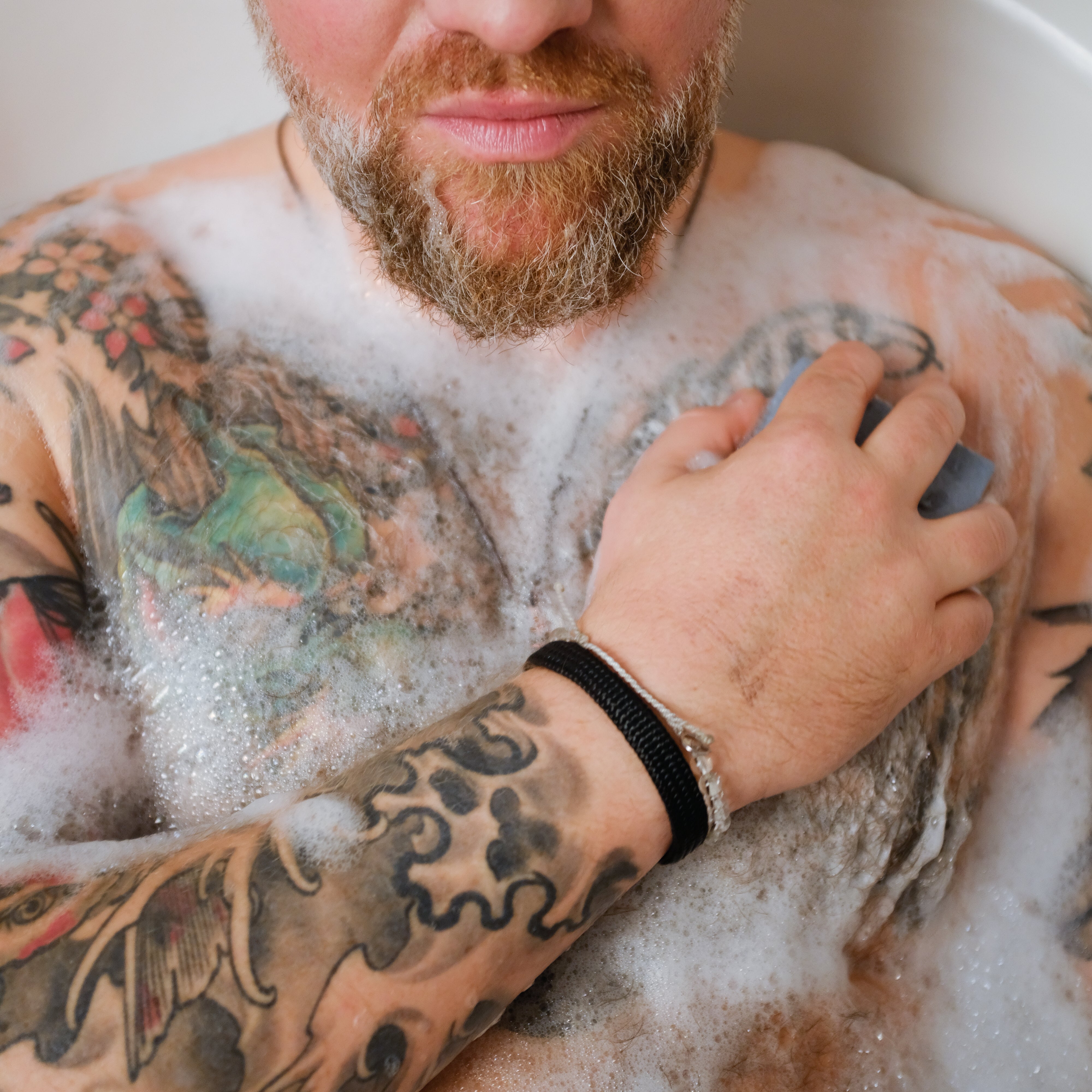 Schwarze Bio Seife Mit Kokosnusskohle Aktivkohle Und Zedernöl Für Haar Haut Körper Block 001 Talgregulierend Klärend