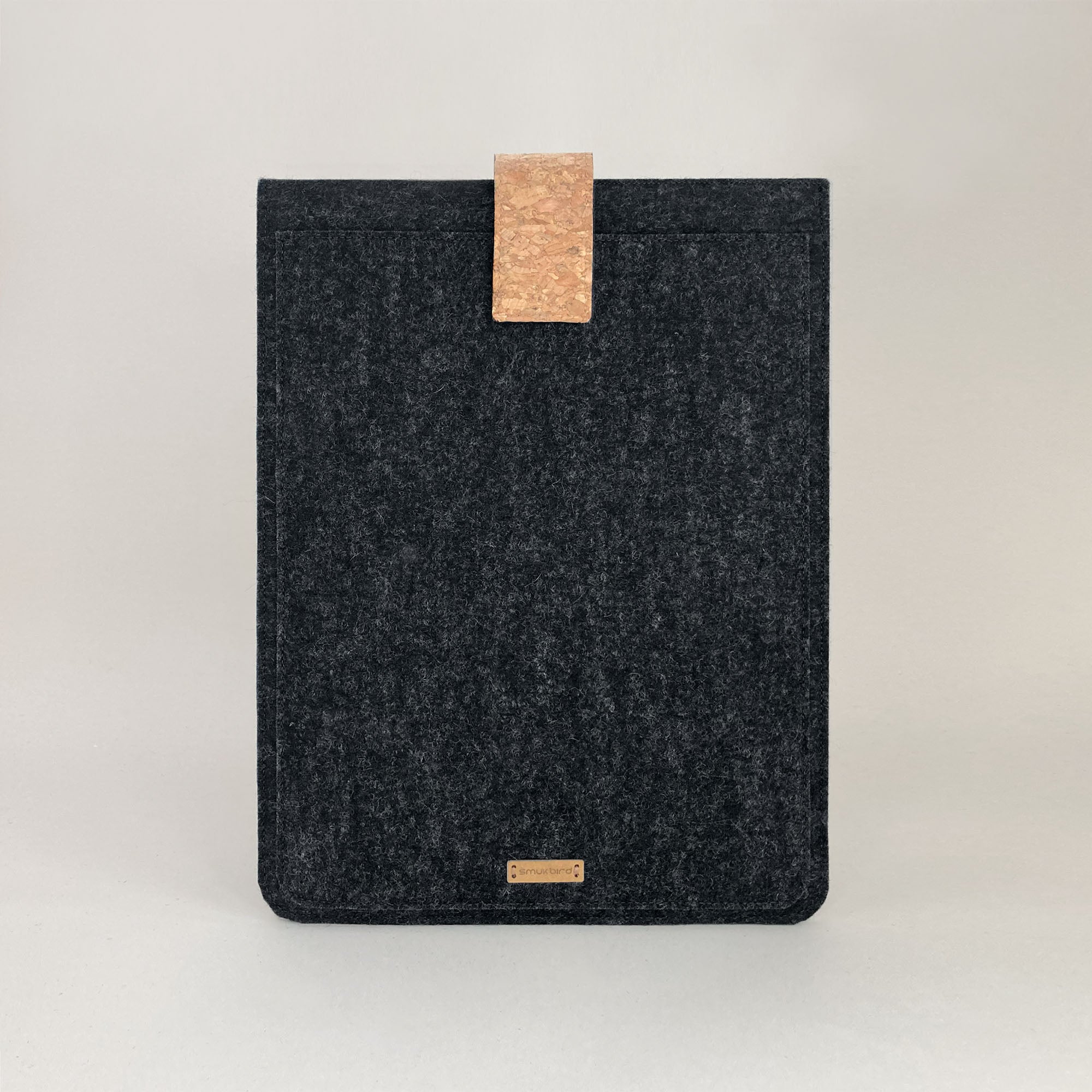 Hülle für Dynabook Satellite Pro | mit Magnetverschluss und extra Fach  | anthrazit - Tracks | Modell "HAKA"