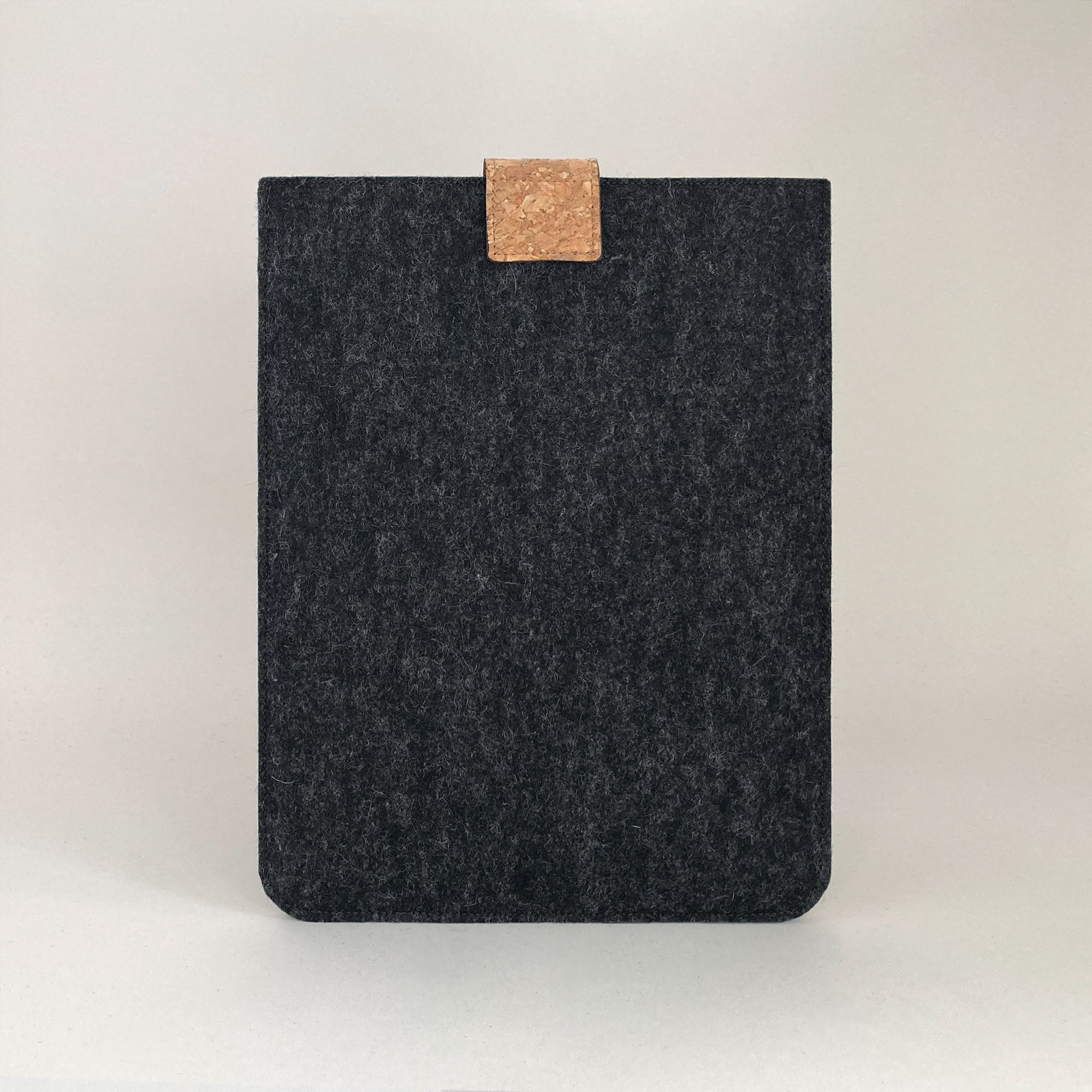 Hülle für Dynabook Tecra | mit Magnetverschluss und extra Fach  | anthrazit - Shapes | Modell "HAKA"