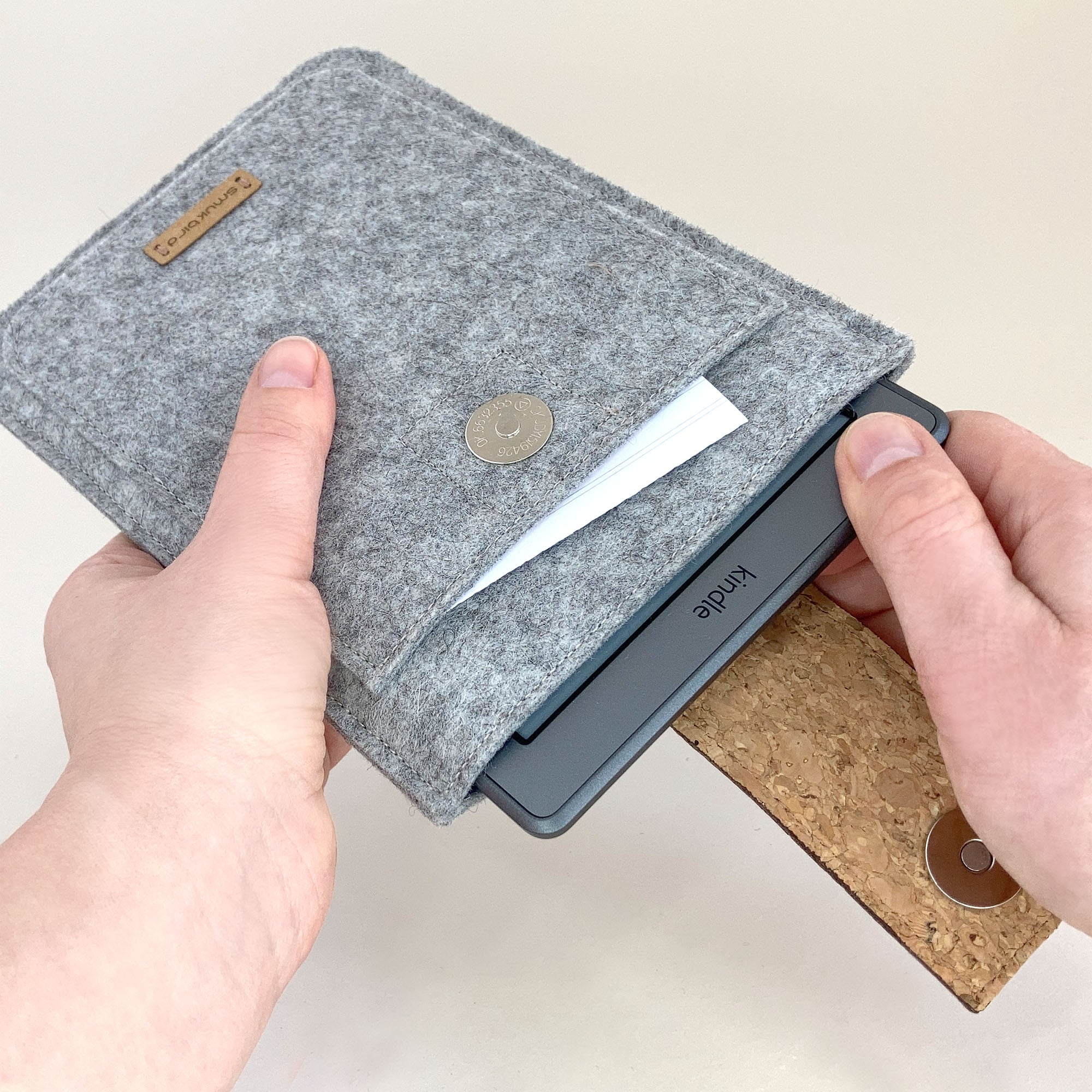 Hülle für Boox Go 10.3 | mit Magnetverschluss und extra Fach | hellgrau - Shapes | Modell "HAKA"