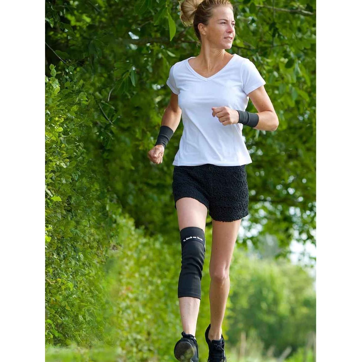 BACK ON TRACK Knieschoner mit Klett