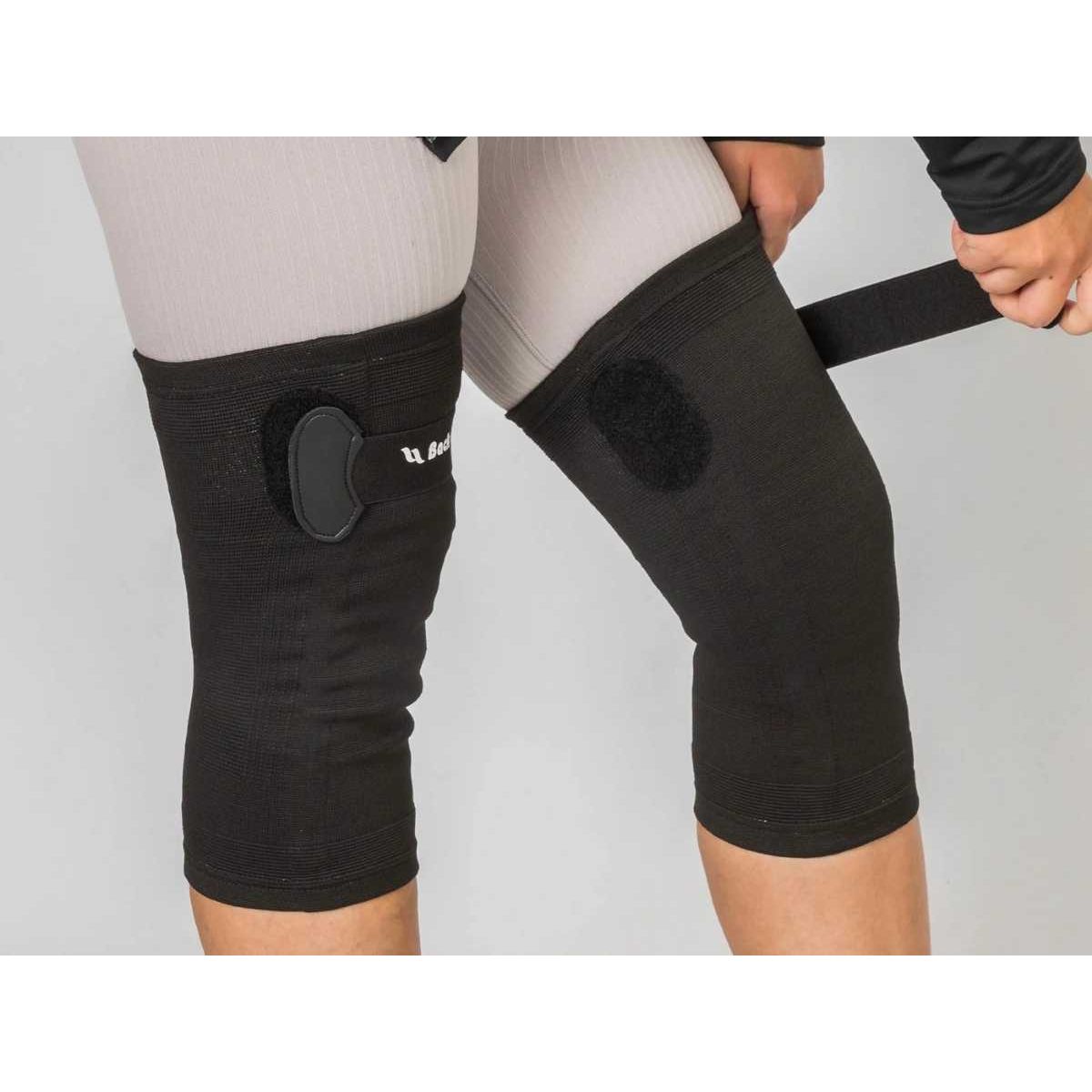 BACK ON TRACK Knieschoner mit Klett