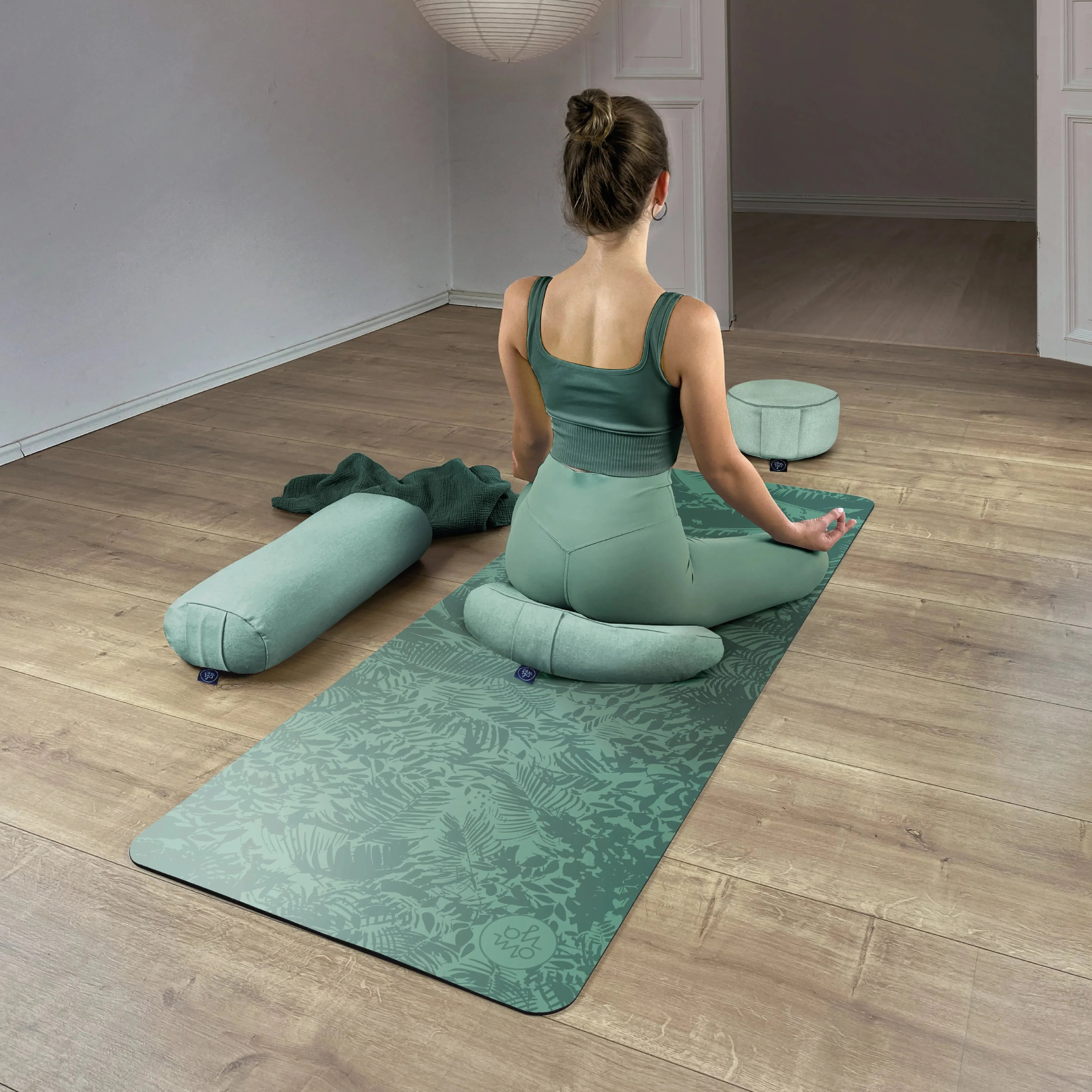 Advanced Grip Yogamatte Grün Botanic Von Om Ya Design Mit Hoher Rutschfestigkeit Und Strapazierfähiger PU Oberfläche