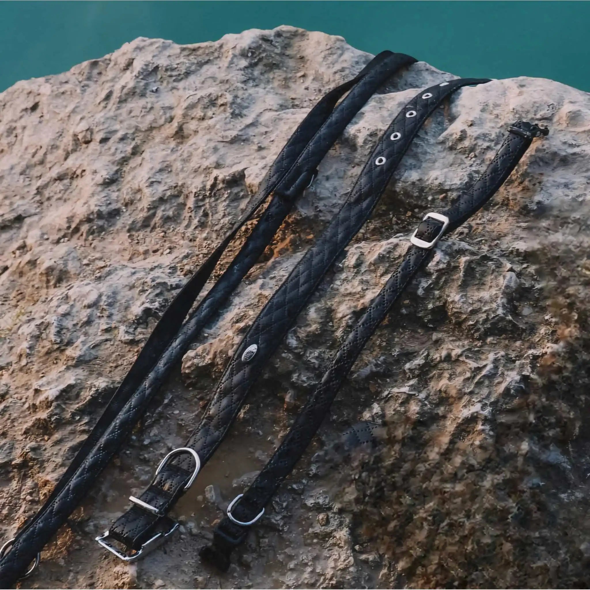 Halsband Schwarz Aus Nylon Längenverstellbar Im Rautendesign by Benny Burton