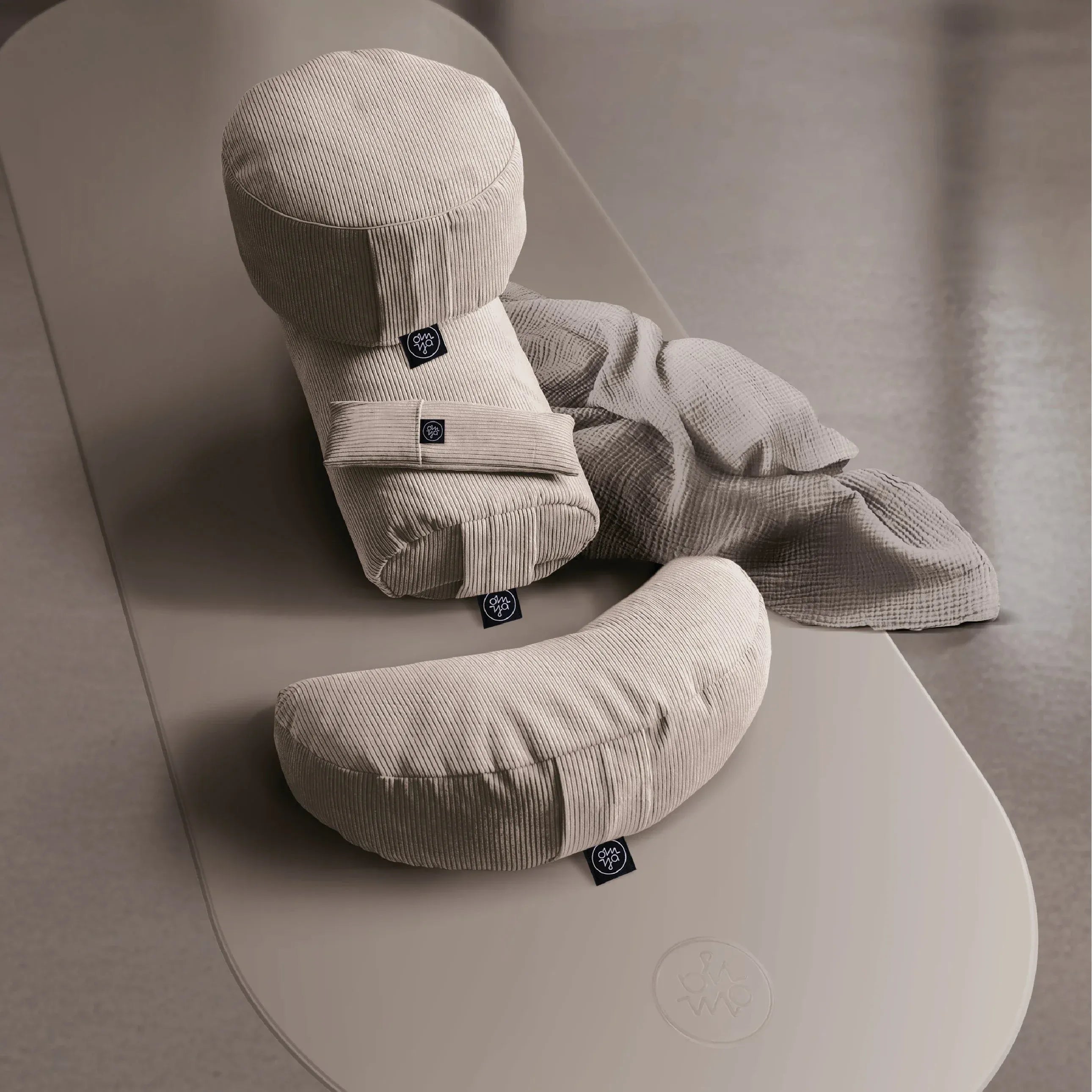Om Ya Design Yoga Bolster Dune Cord Längliches Yoga Kissen Für Praxis Dehnung Und Unterstützende Yogaposen