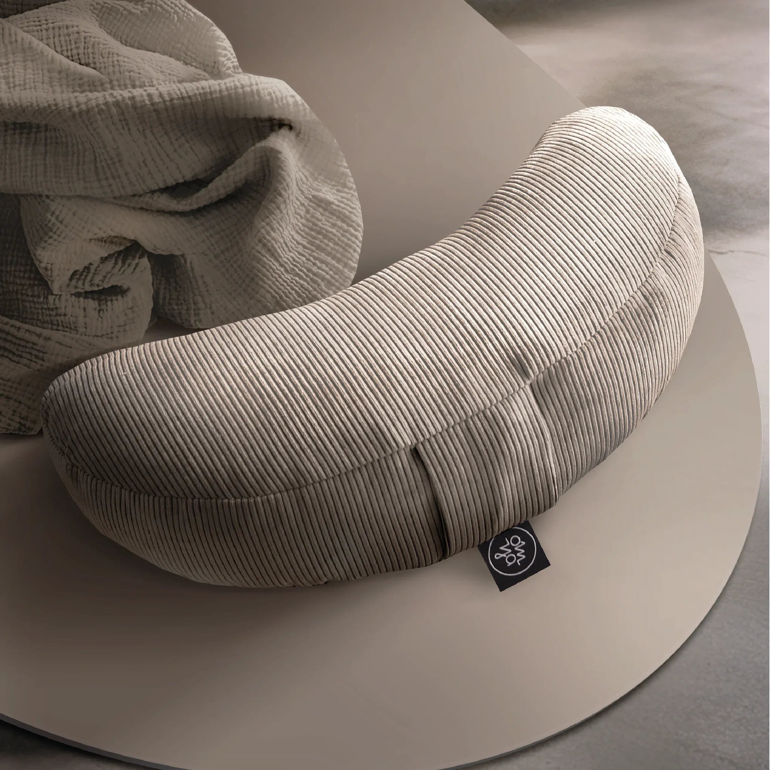 OM YA Design Yoga Halbmondkissen Keilform Dune Cord Für Aufrechte Sitzhaltung Rücken Entlastung Hüftöffnung In Yoga