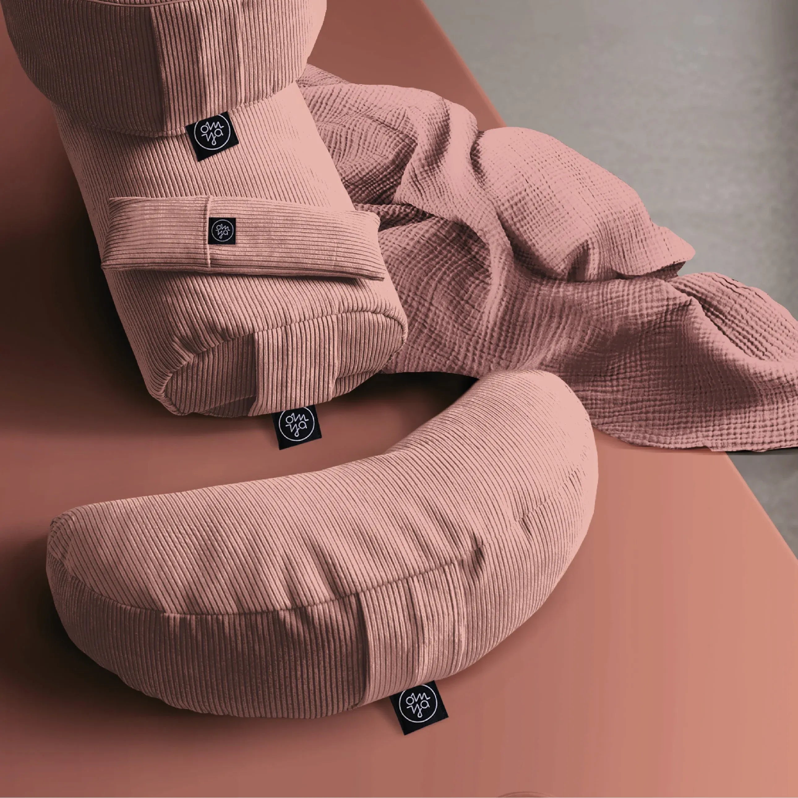 Shavasana Decke Blush Musselin Von OM YA Design Für Entspannungsphase Nach Yoga Praxis Weiche Wärme Kuschelige Decke