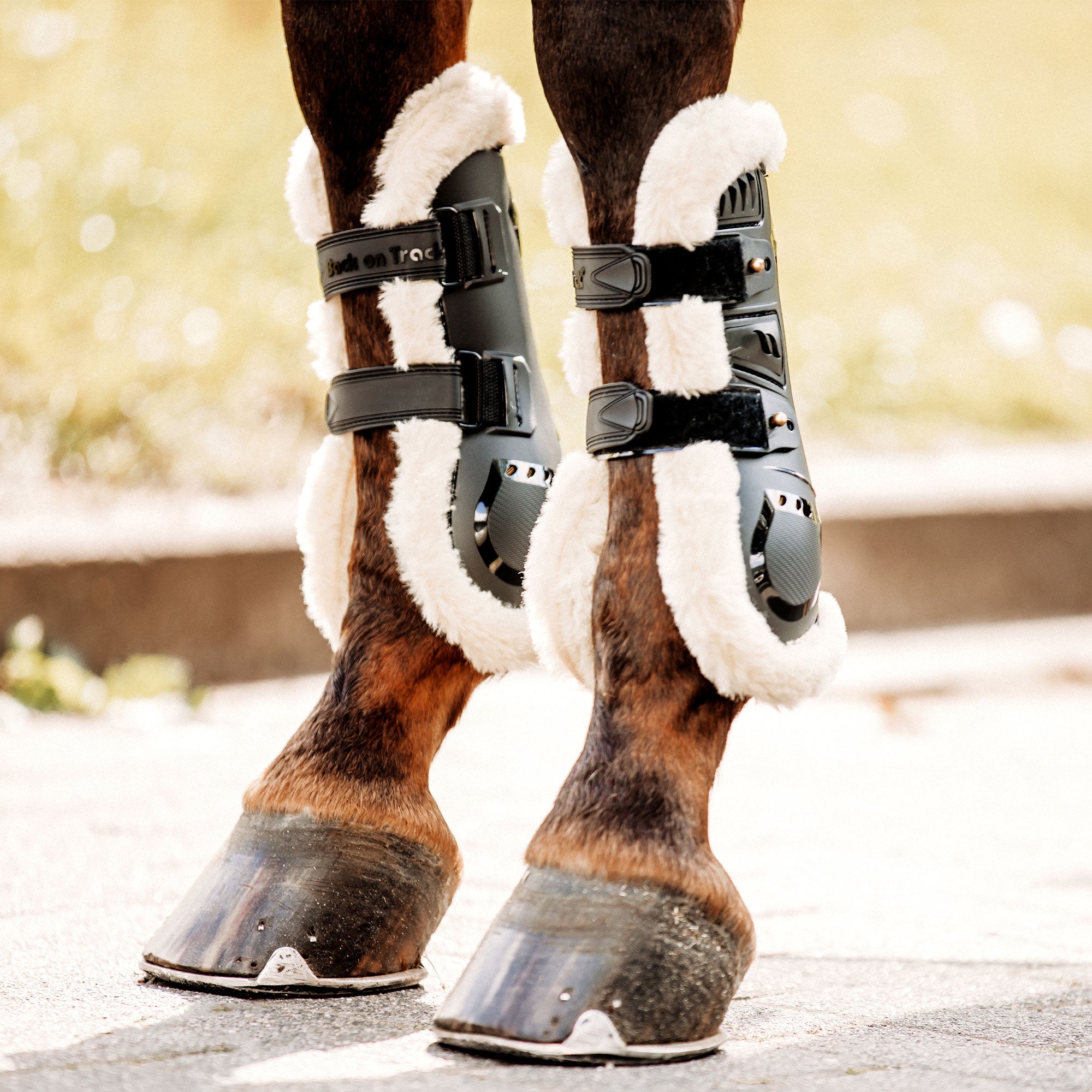 "Air Flow" Tendon Boots mit Kunstfell