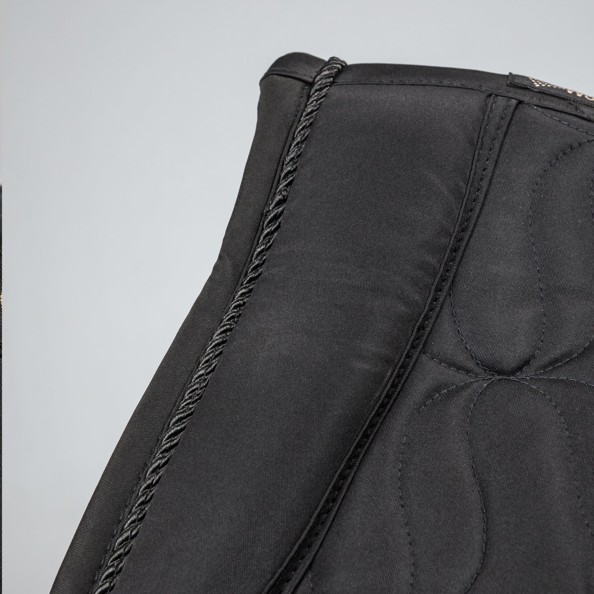 "Deep Nights" Schabracke Springen