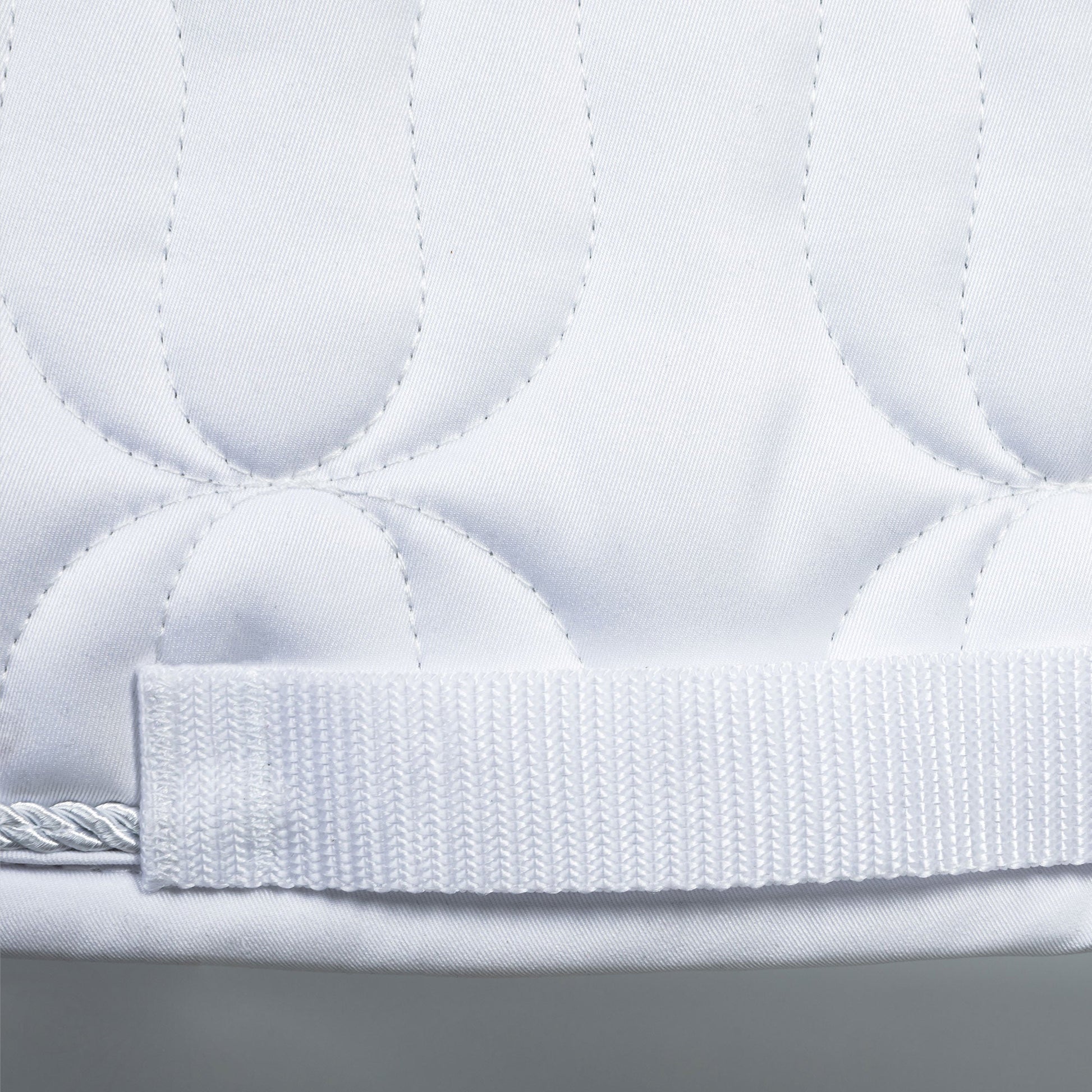 "Deep Nights" Schabracke Springen