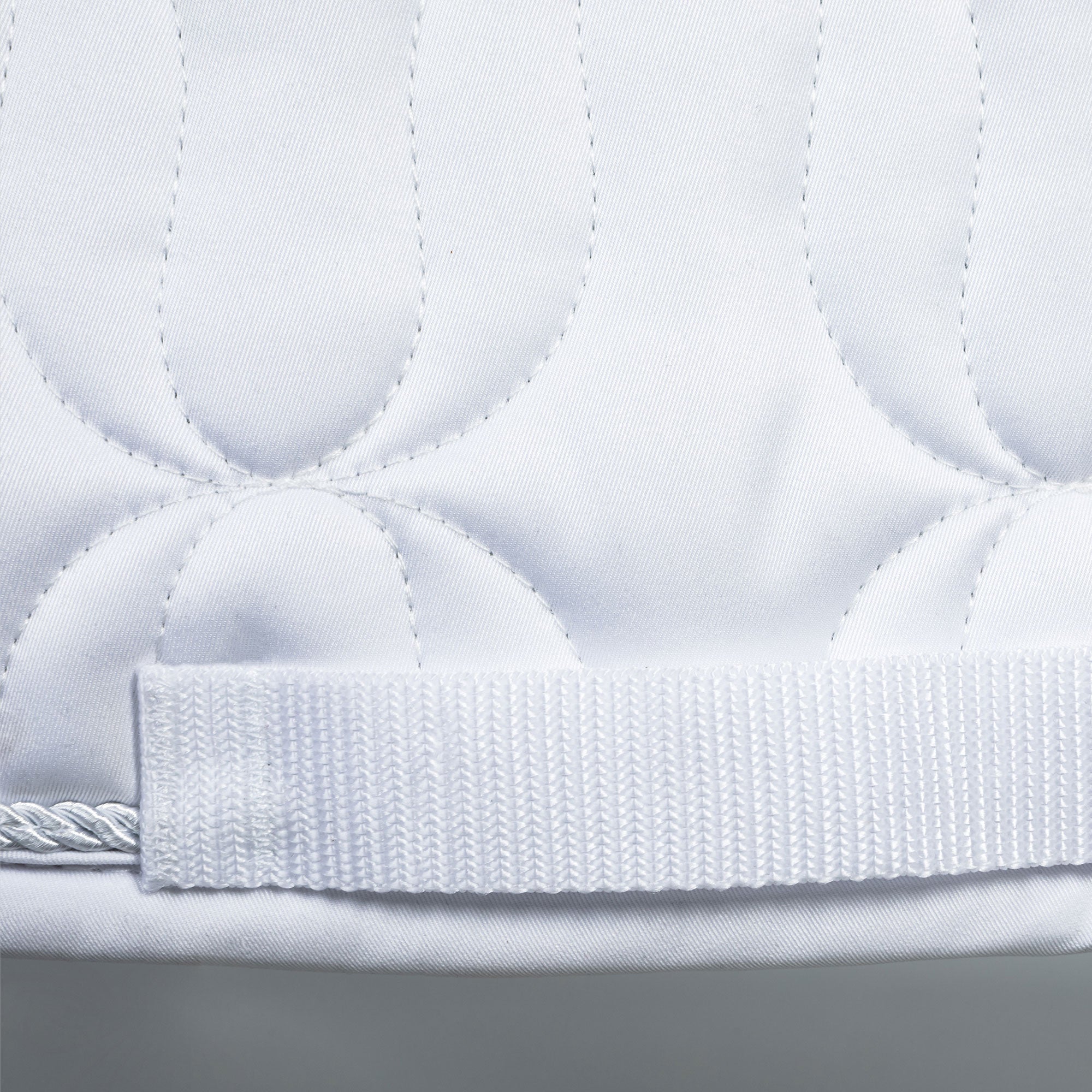 "Deep Nights" Schabracke Springen