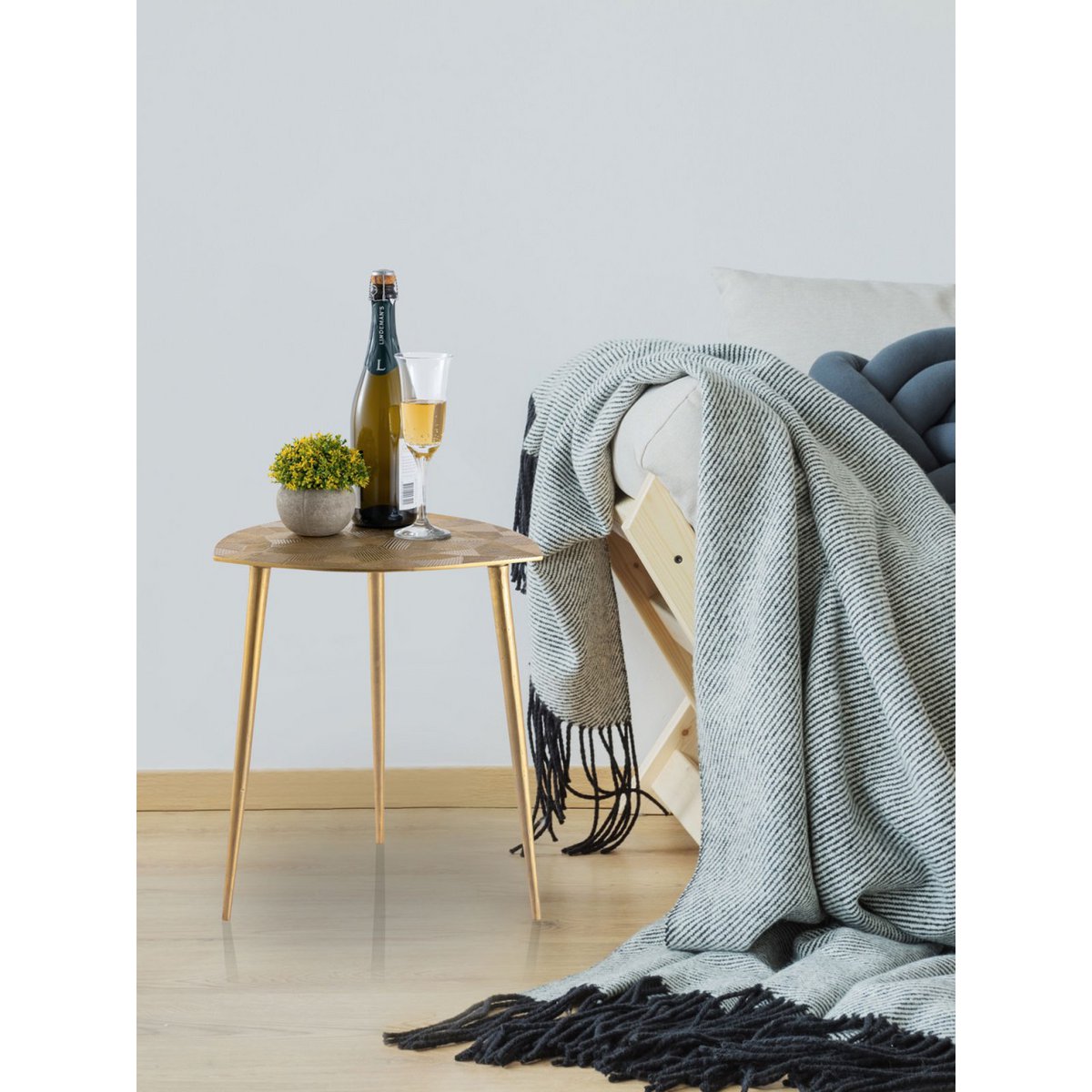 Beistelltisch - Metall Dekotisch - Alster - 40x45x40 cm dreieckig - Aluminium -