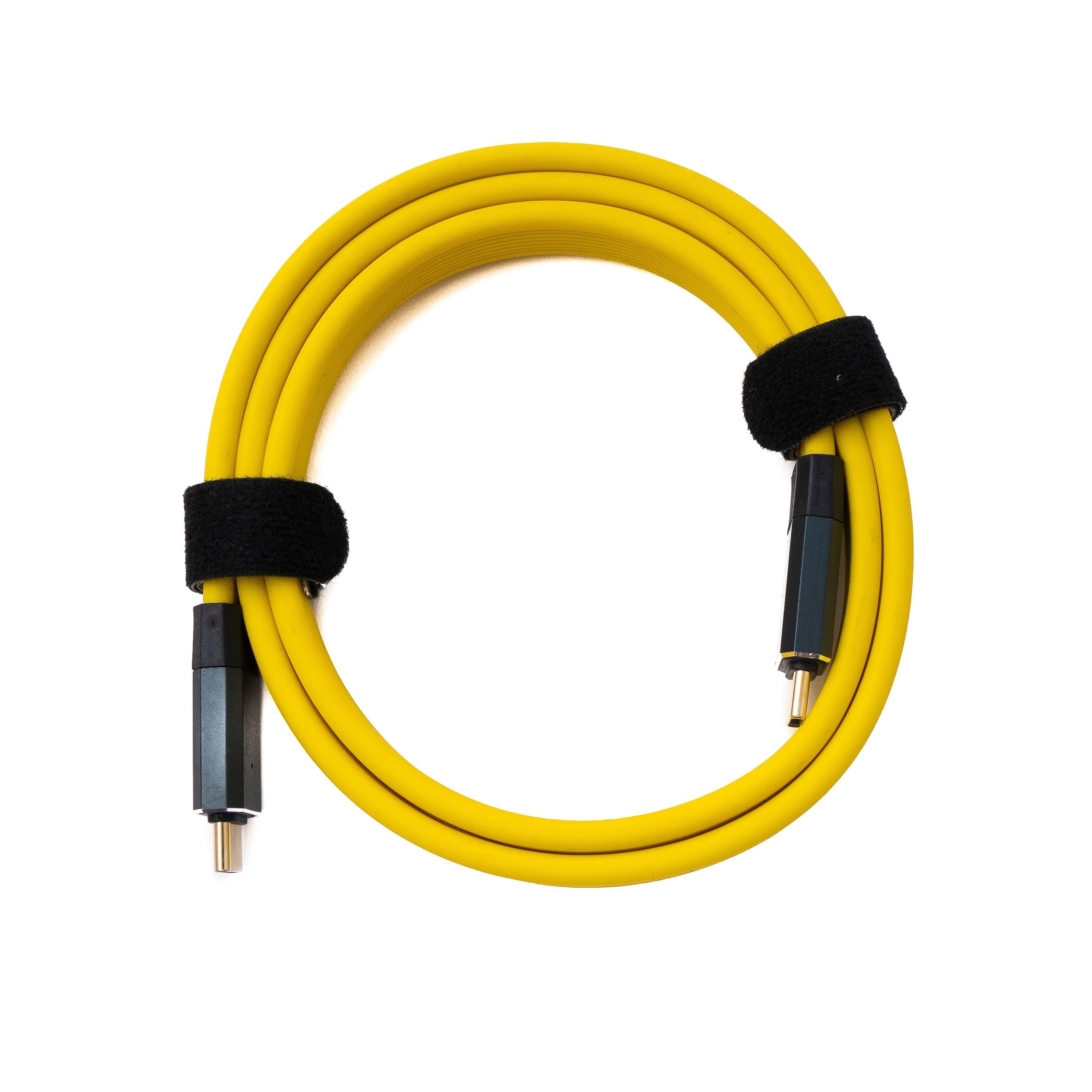 Gelbes USB C Flachkabel 80 cm Typ C zu Typ C USB 3.2 Gen 2 20 Gbit pro Sekunde 100 W Schnellladen