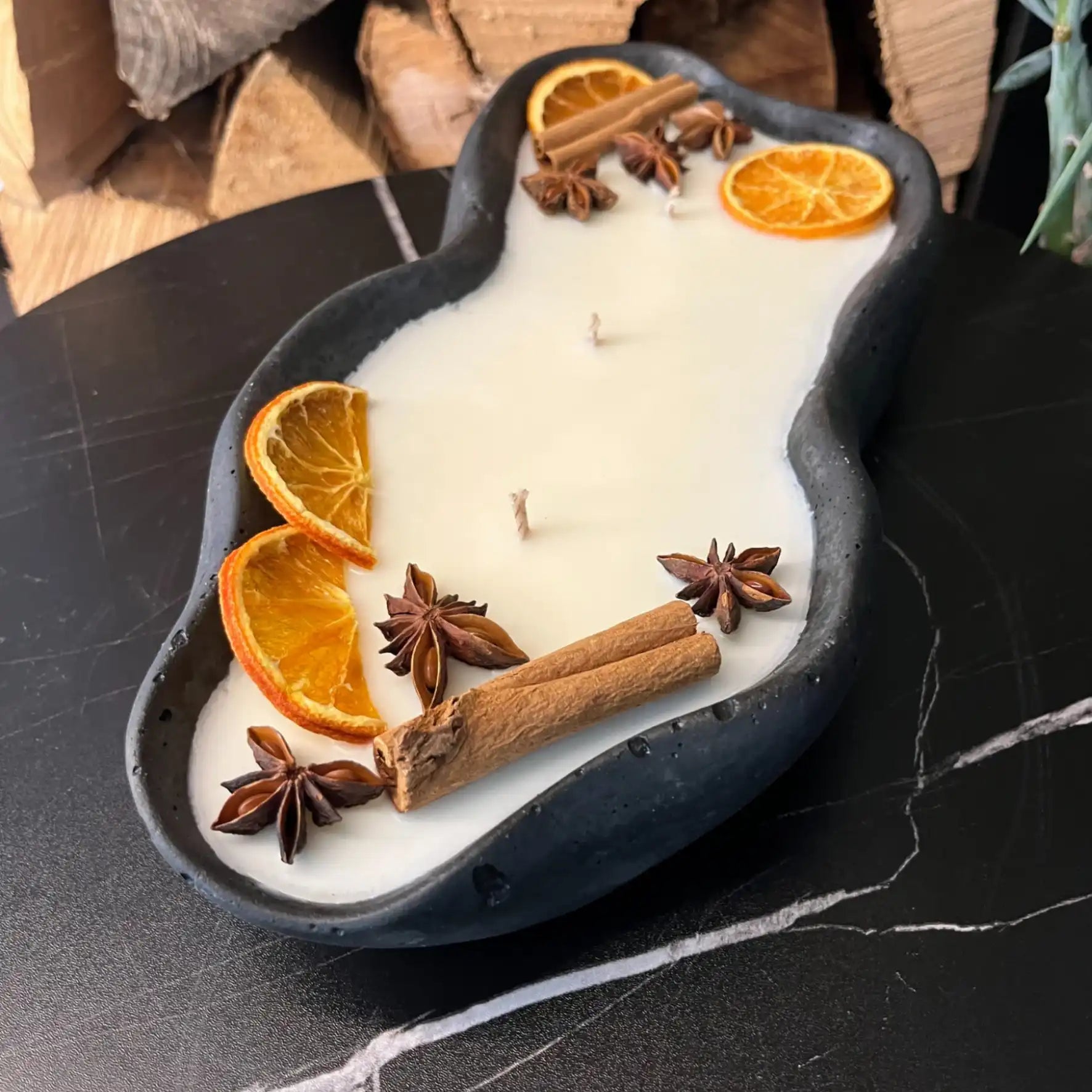 Handgemachte Betonduftkerze "Wave: Grey or Black" Bio Sojawachs mit Vanilla Toffee Duft von DochtFreunde by DochtFreunde