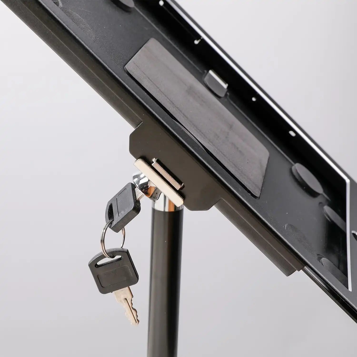 System S Stangenhalterung Mit Schloss Befestigung Aus Metall Schwarz Für iPad Pro 10,5 Zoll