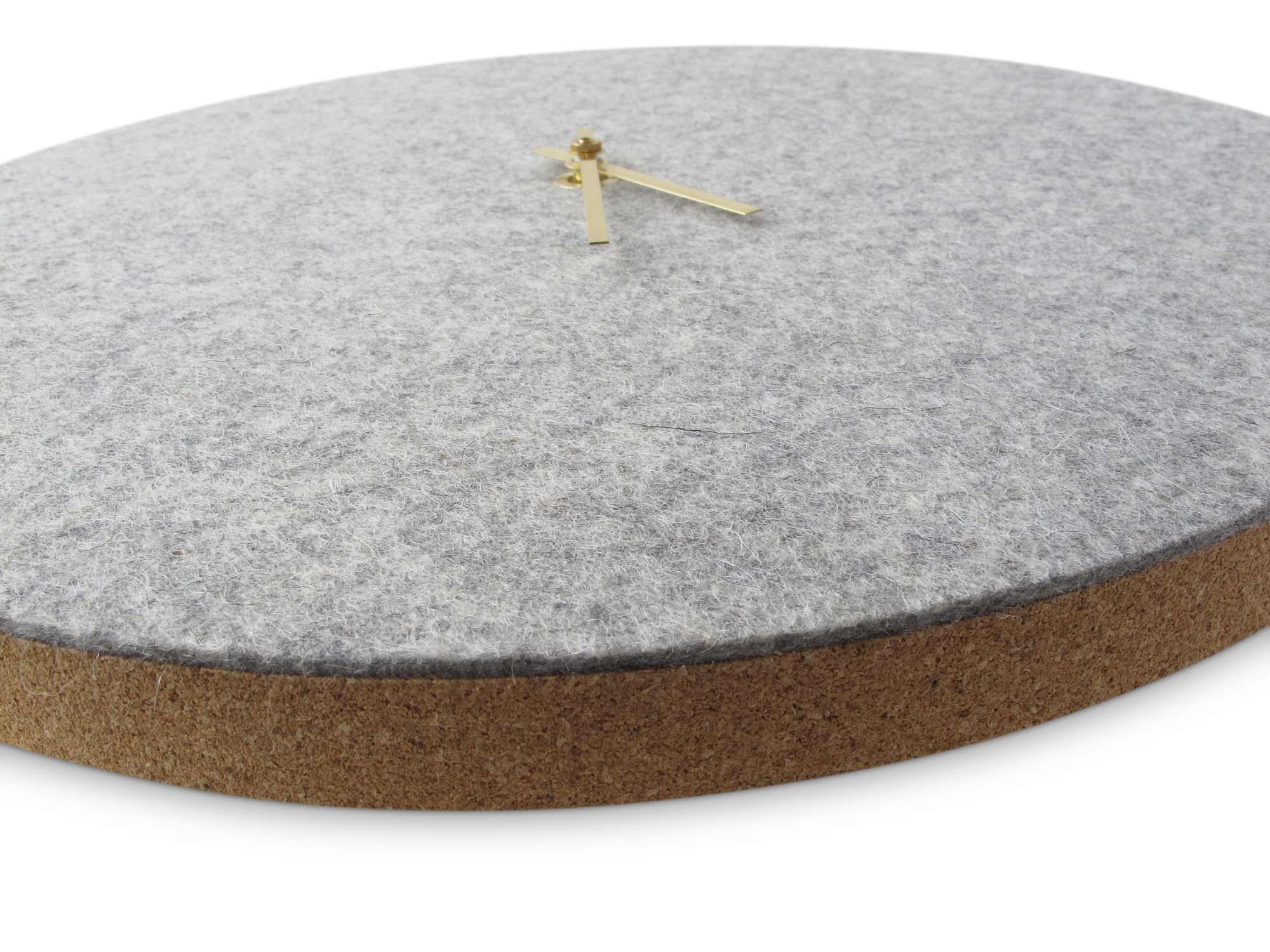 Wanduhr aus Filz und Kork 30 cm | hellgrau - gold | Design: Aalborg