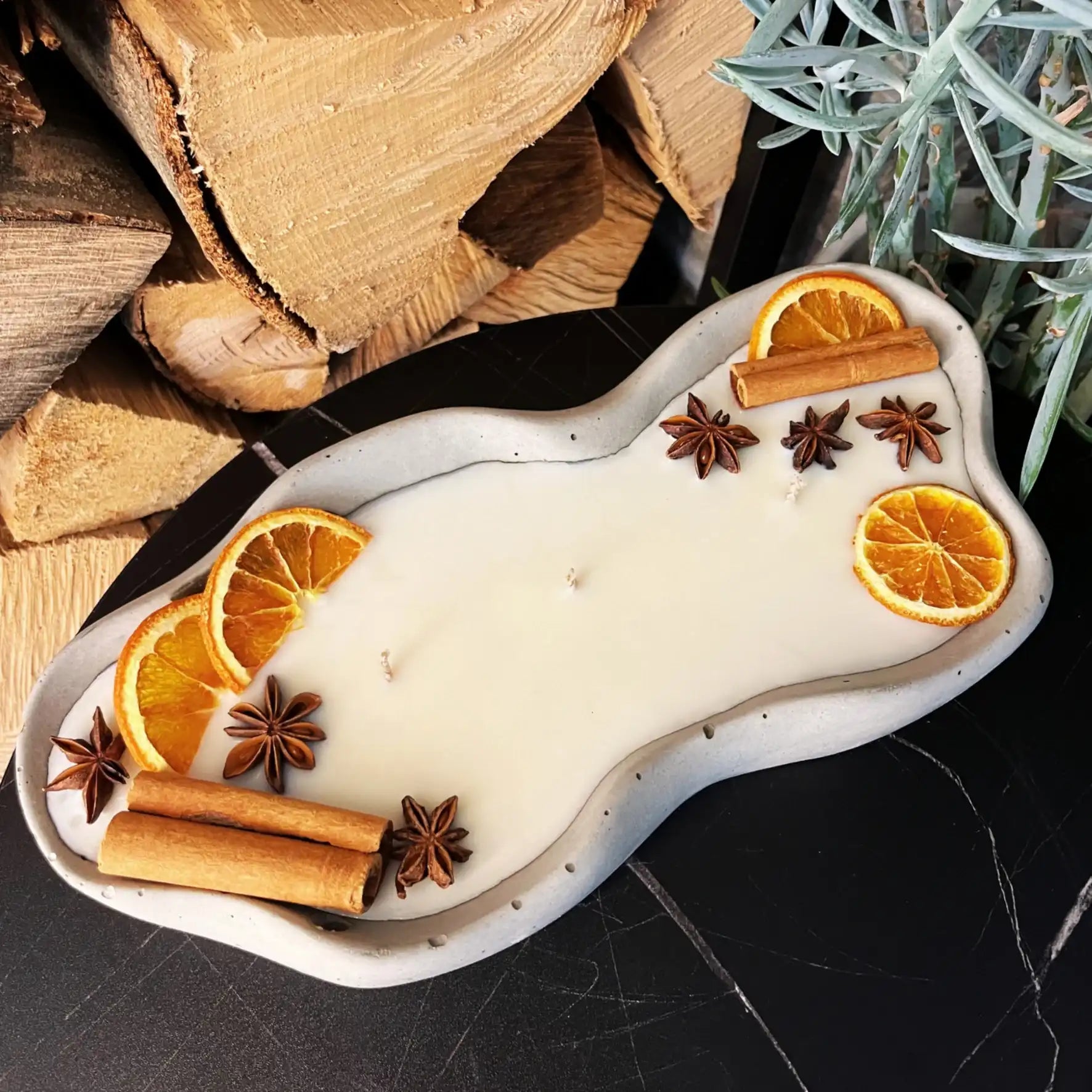 Handgemachte Betonduftkerze "Wave: Grey or Black" Bio Sojawachs mit Vanilla Toffee Duft von DochtFreunde by DochtFreunde