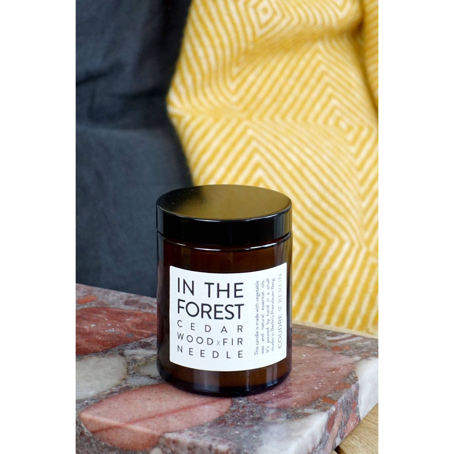 Coudre Berlin - IN THE FOREST – Handgemachte vegane Duftkerze mit Zedernholz & Tannennadel