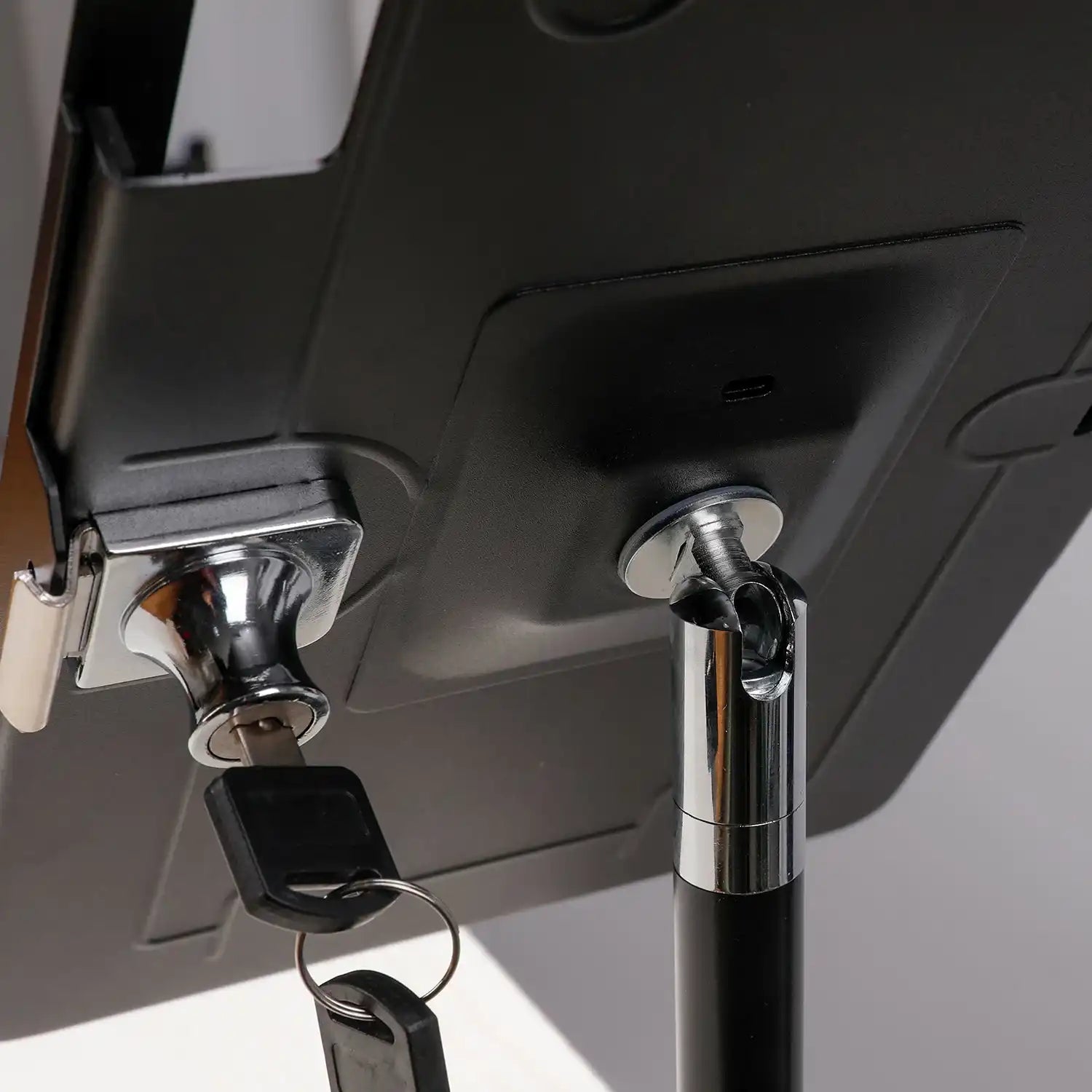 System S Stangenhalterung Mit Schloss Befestigung Aus Metall Schwarz Für iPad Pro 10,5 Zoll