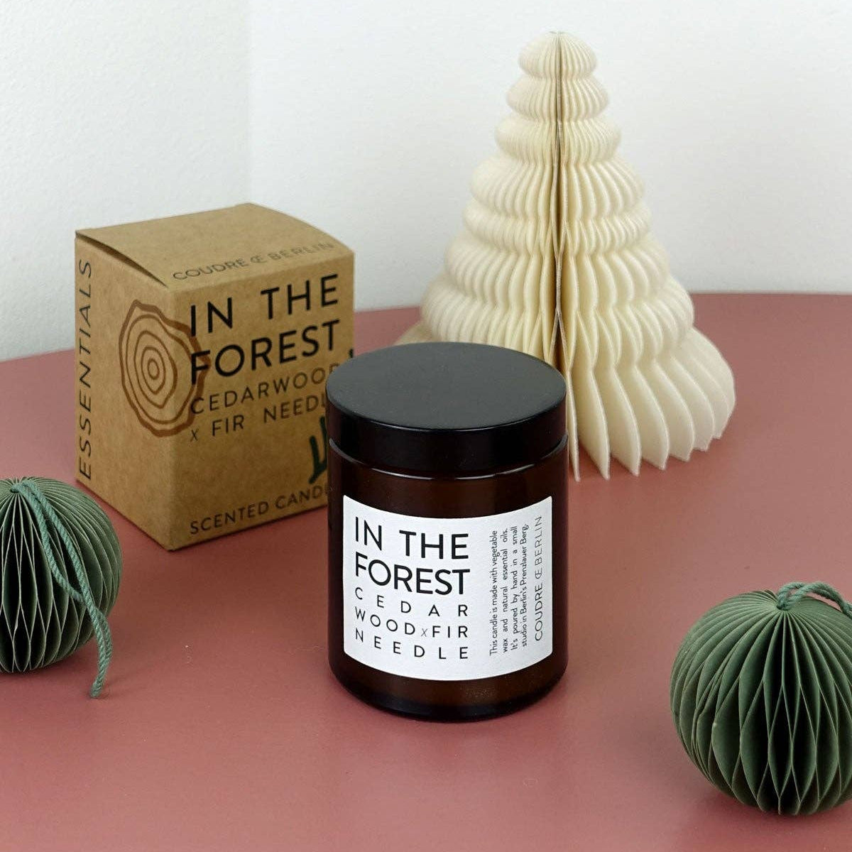 Coudre Berlin - IN THE FOREST – Handgemachte vegane Duftkerze mit Zedernholz & Tannennadel