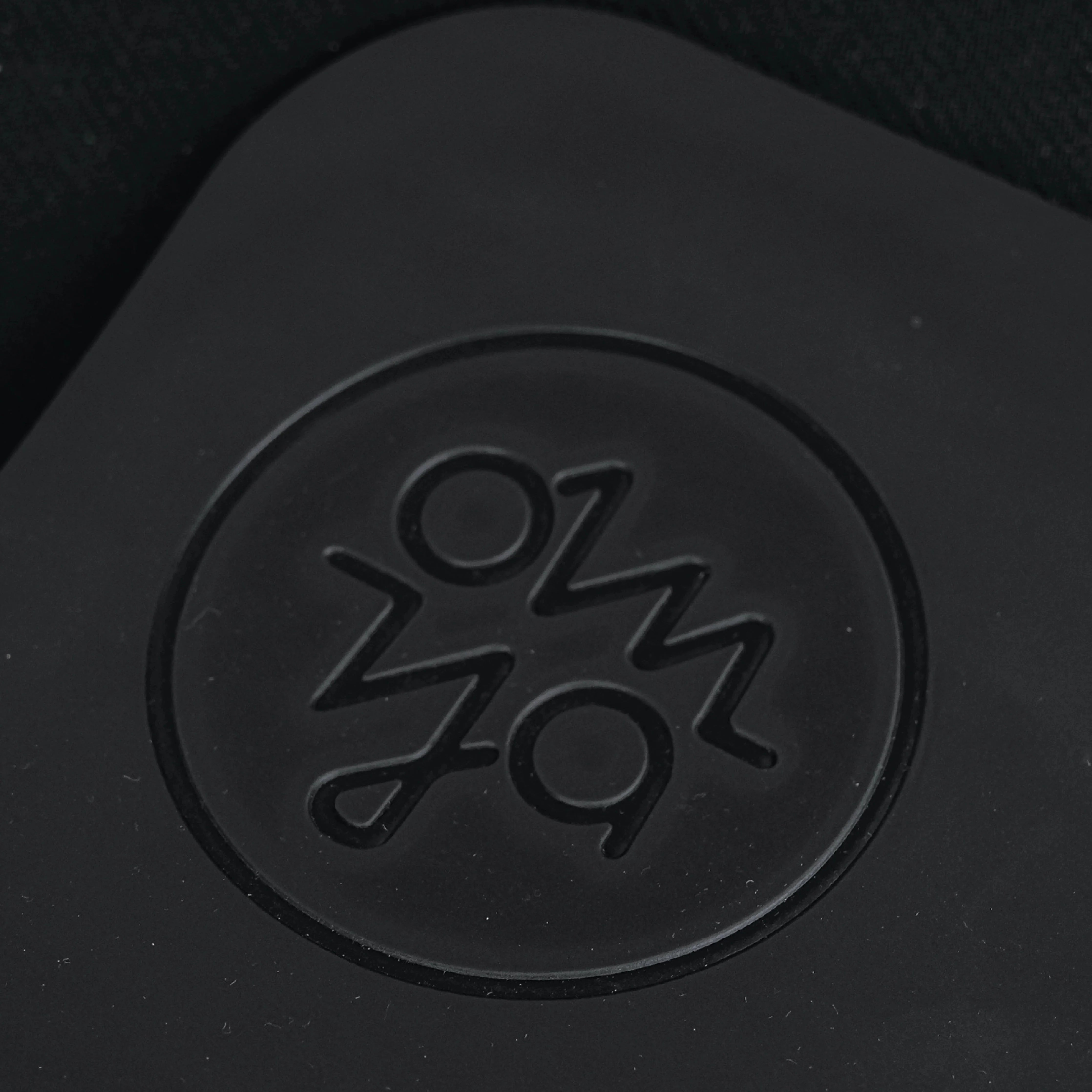 OM YA Design Advanced Grip Yogamatte Pure Black Rutschfest Stabilität PU Oberfläche Langlebig