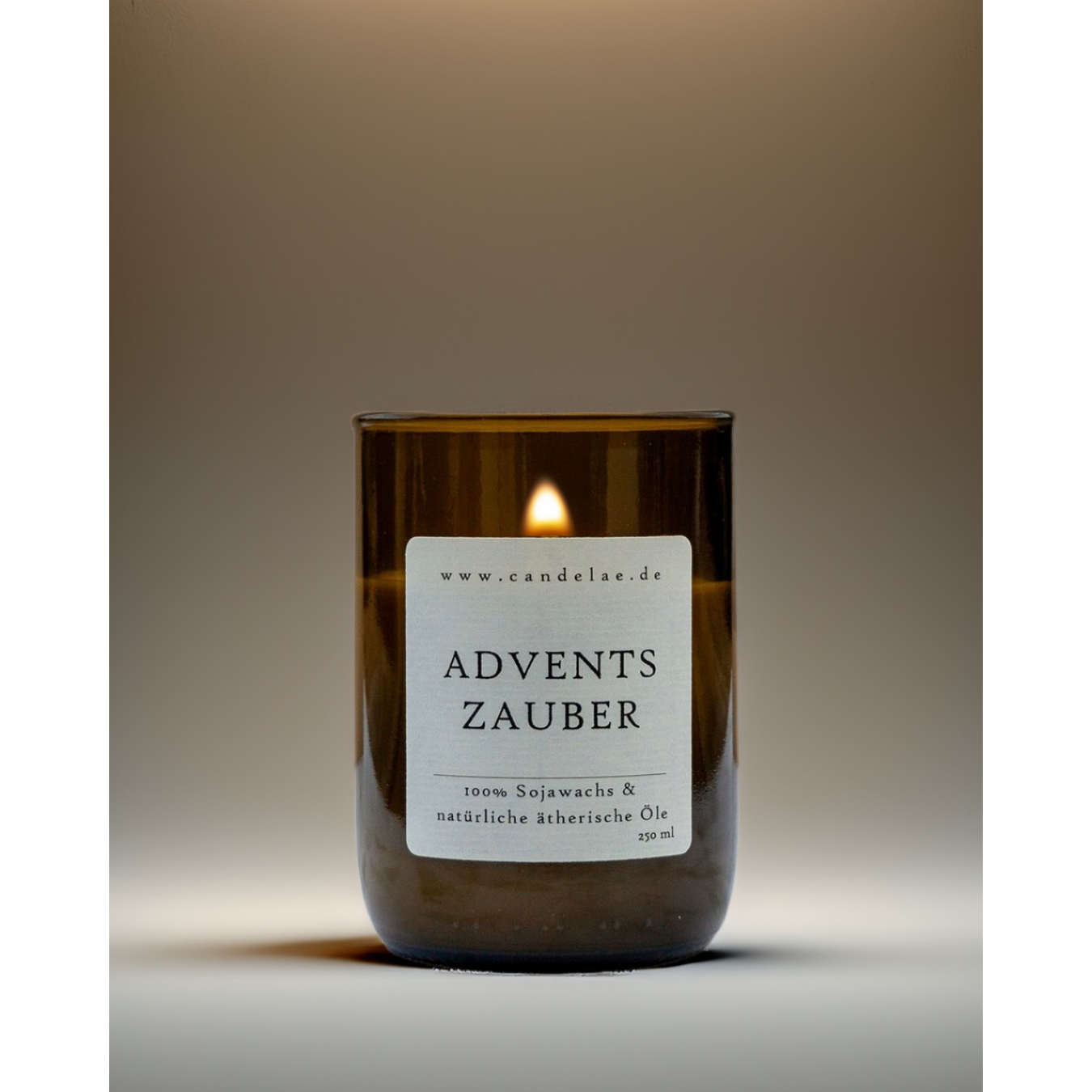 Adventszauber Natürliche Duftkerze Aus 100 Prozent Sojawachs Handgegossen In Recycelten Weinflaschen Von Candelae