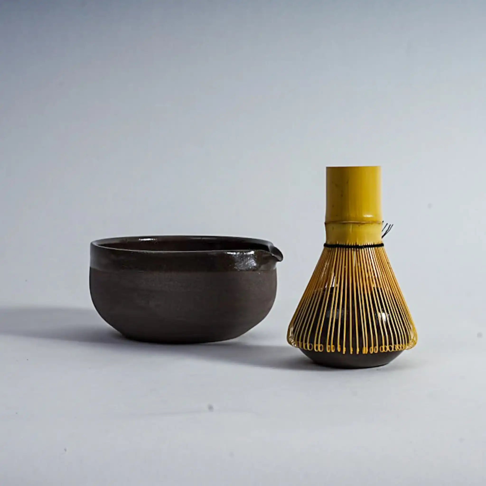 Matcha Set grau/schwarz by Mura Mura Ceramics