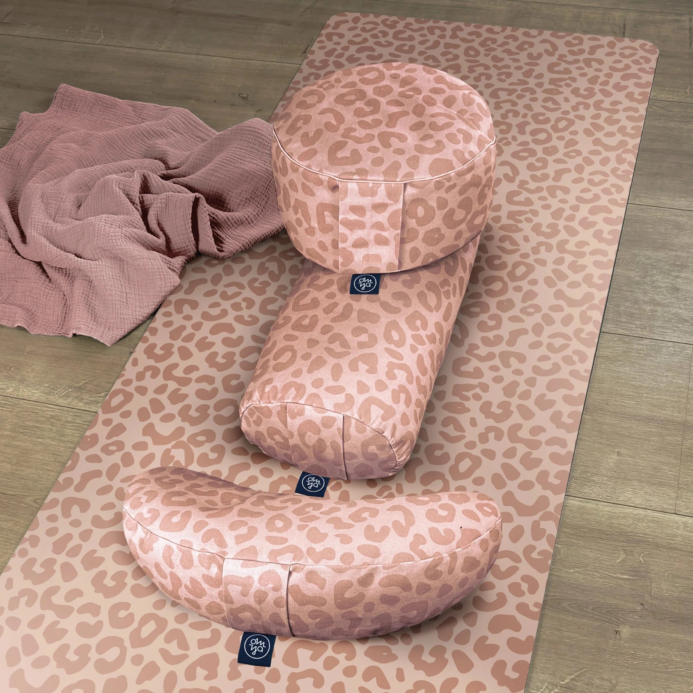 Design Yoga Bolster Blush Leo Längliches Kissen Für Die Yoga Praxis Vielseitig Unterstützend Und Bequem