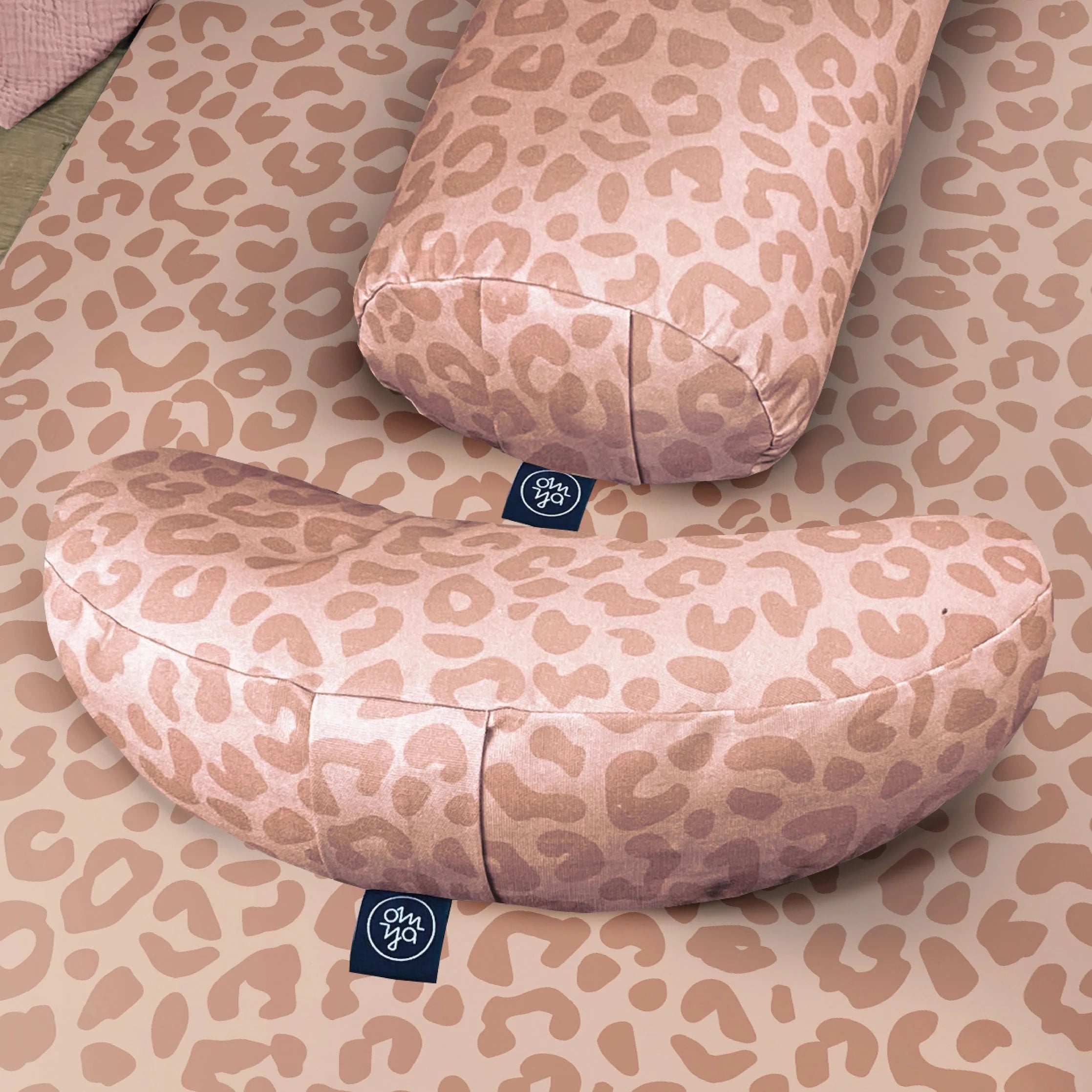 Design Yoga Bolster Blush Leo Längliches Kissen Für Die Yoga Praxis Vielseitig Unterstützend Und Bequem