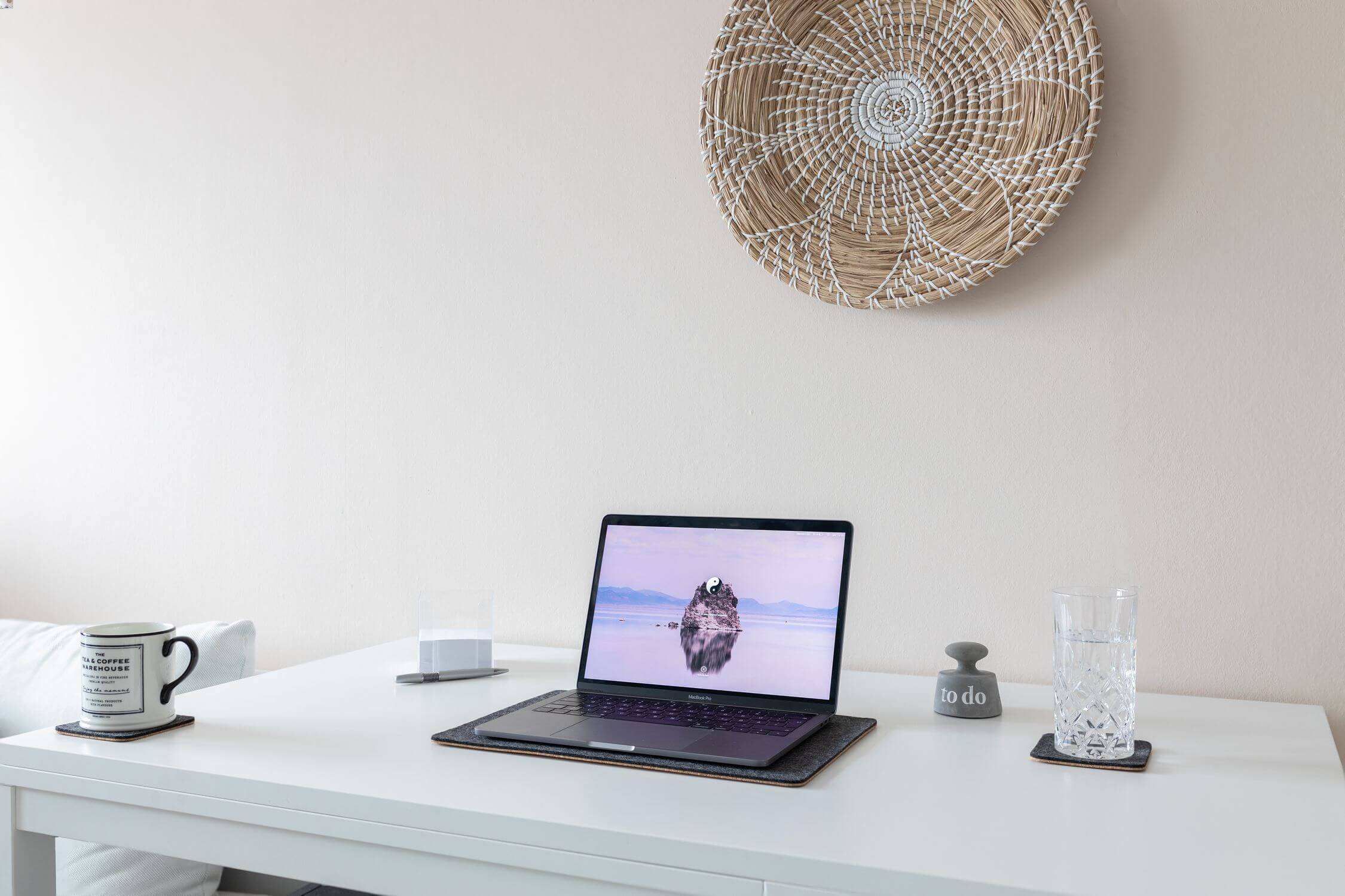 Unterlage für MacBooks aus Filz und Kork | 26 x 38 cm | anthrazit