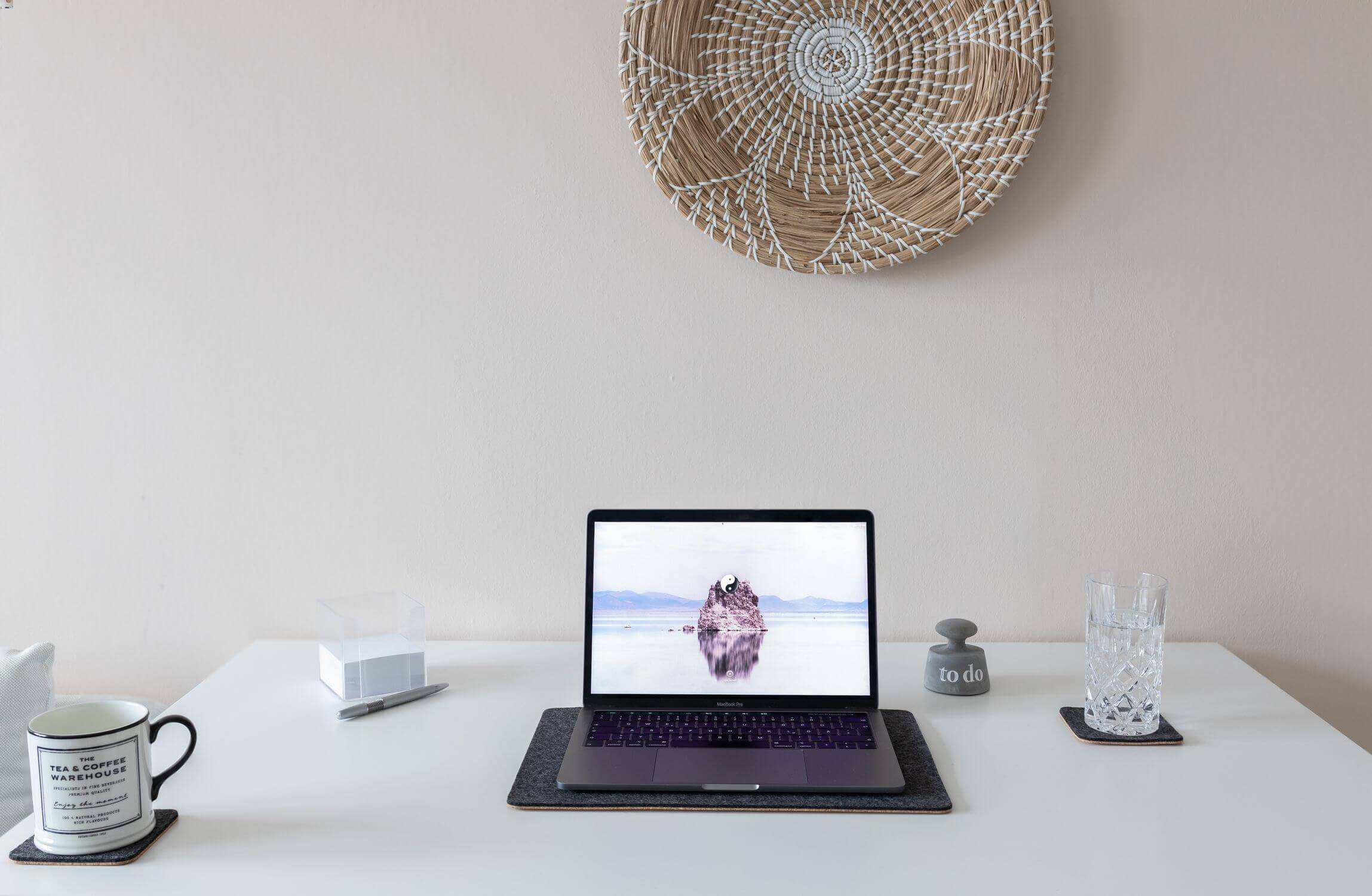 Unterlage für MacBooks aus Filz und Kork | 26 x 38 cm | anthrazit