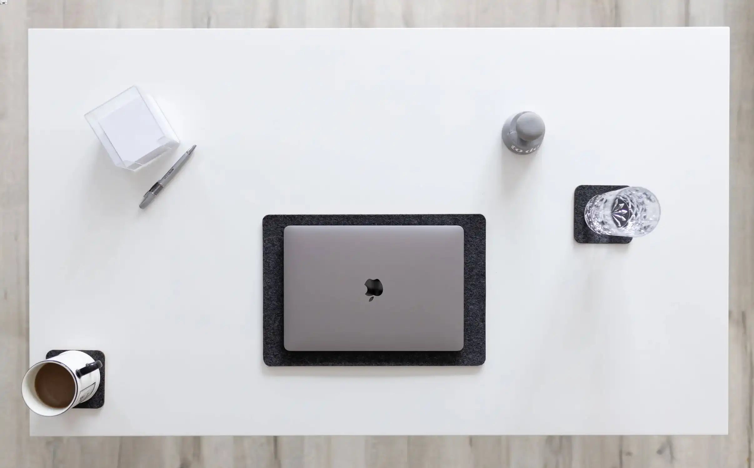 Unterlage für MacBooks aus Filz und Kork | 26 x 38 cm | anthrazit