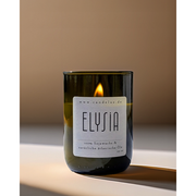 Elysia Handgefertigte Duftkerze Aus Sojawachs Mit Holzig Florale Duftnoten Für Pure Entspannung Im Weinflaschen Glas