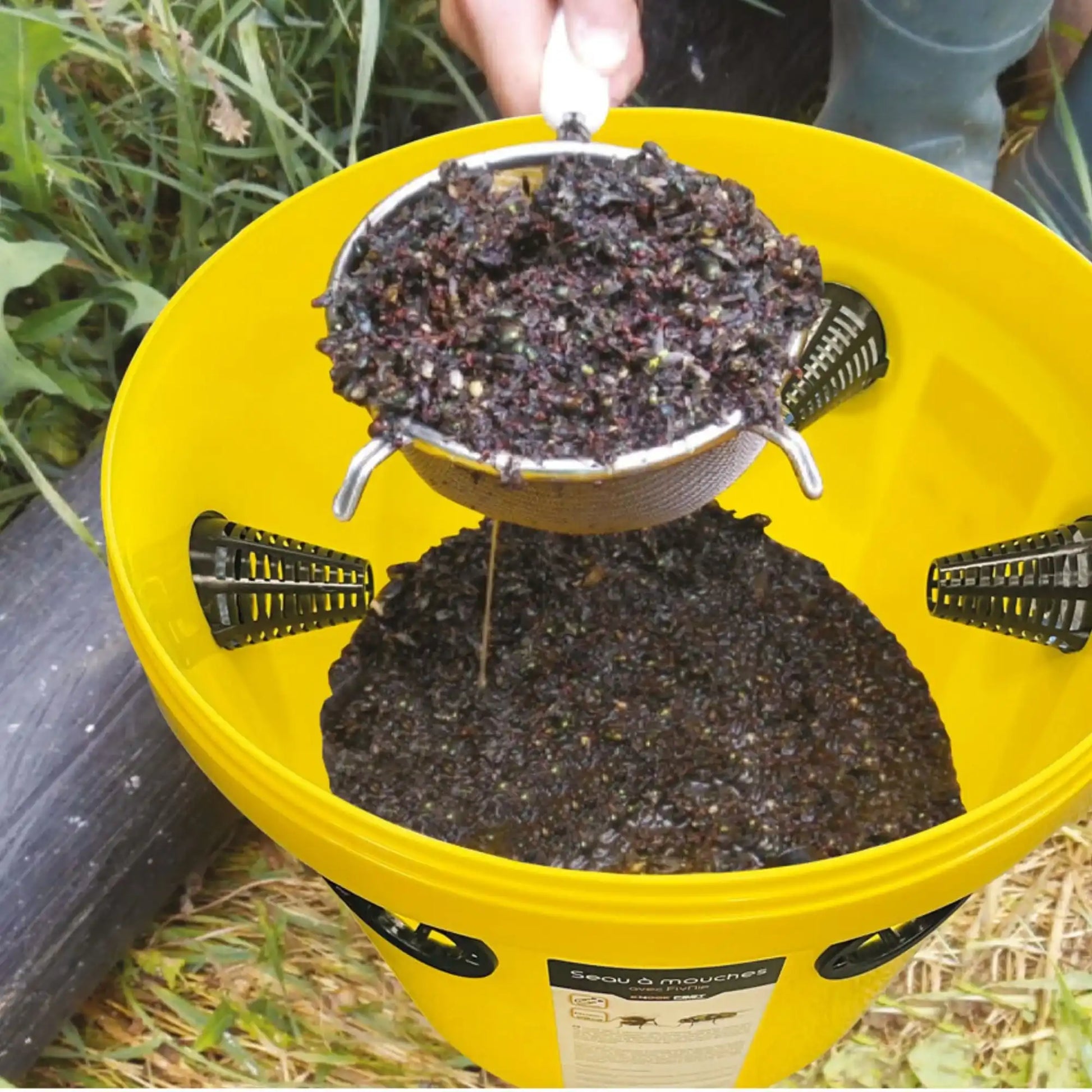 Fliegenfalle Knock Pest FlyNip FliegenEimer Lockstoff Schutz Gegen Fliegen Stall Offenstall Weide Paddock Für Pferde by s`Queed