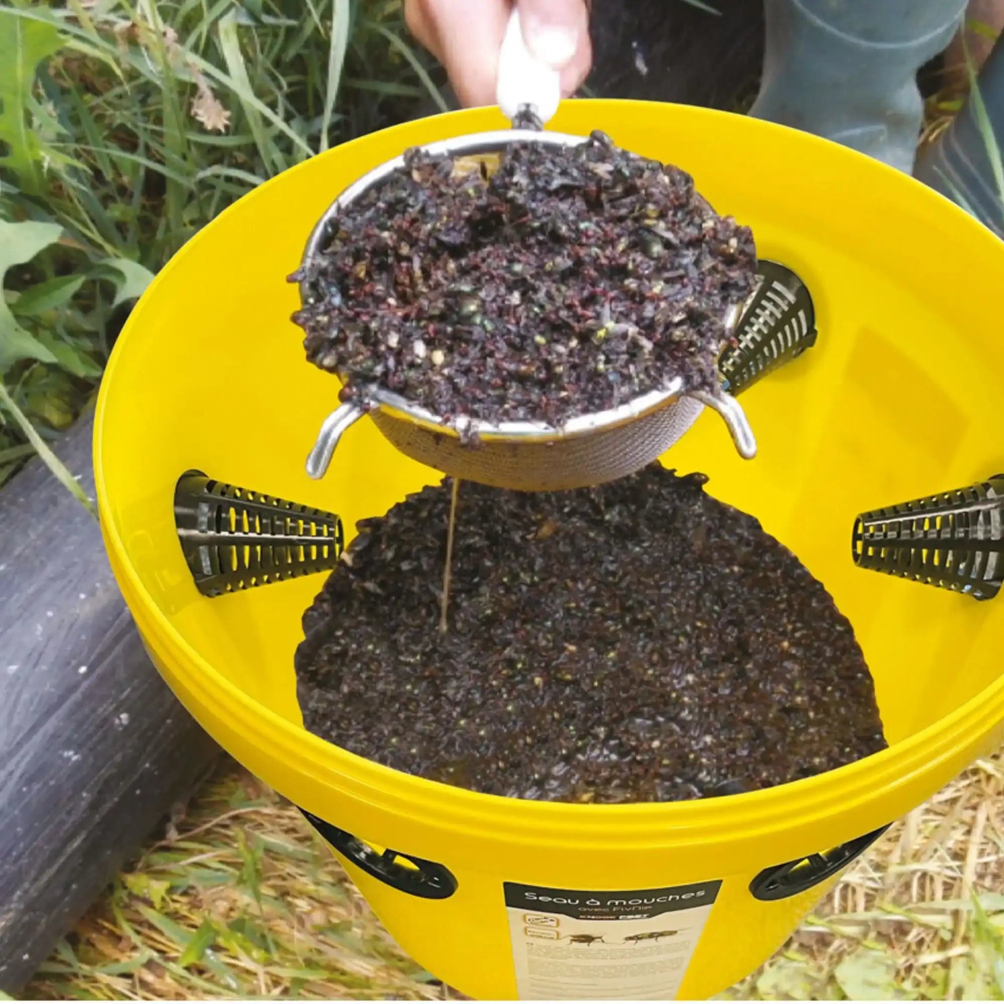 Fliegenfalle Knock Pest FlyNip FliegenEimer Lockstoff Schutz Gegen Fliegen Stall Offenstall Weide Paddock Für Pferde by s`Queed