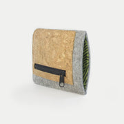 Handytasche mit Kartenfach für Motorola Moto G84 | hellgrau - stripes | Modell "ZIP"