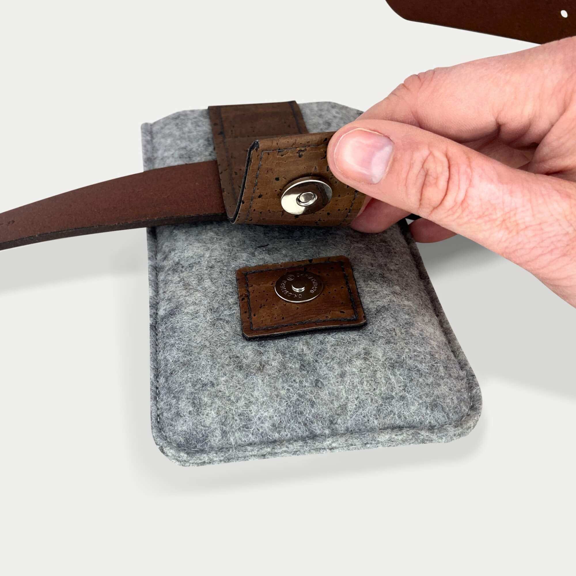 Handy Gürteltasche für Samsung Galaxy A25 | mit Magnetverschluss und Kartenfach | hellgrau | Modell CLIP