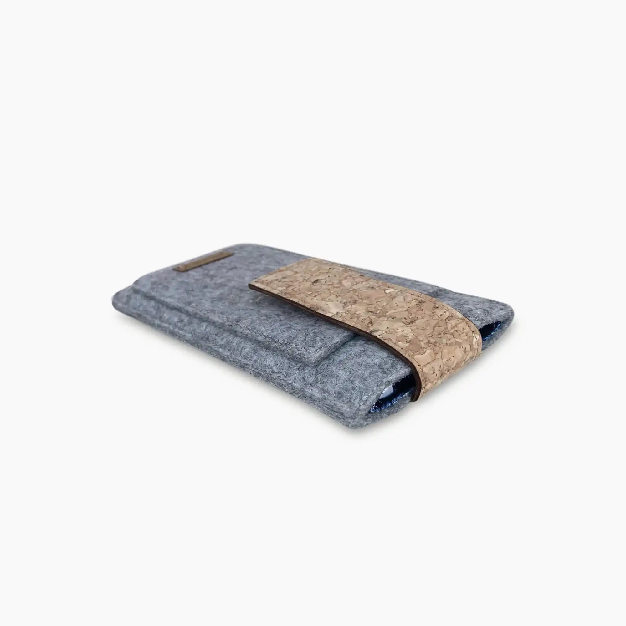 Handytasche für Samsung Galaxy S24 | mit Magnetverschluss und extra Fach | hellgrau - Tracks | Modell HAKA