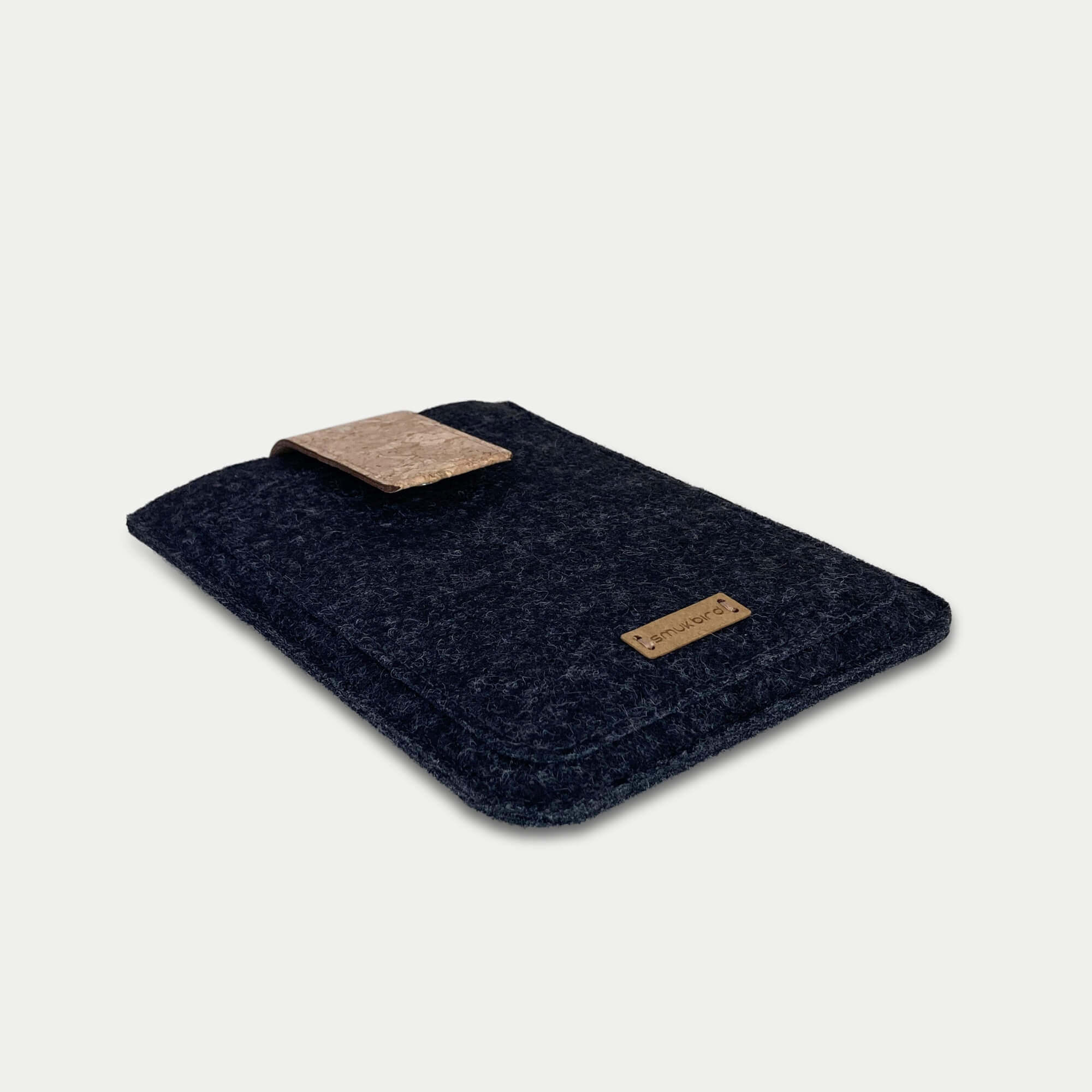 Hülle für PocketBook Basic Lux 3 | mit Magnetverschluss und extra Fach | anthrazit - Tracks | Modell "HAKA"