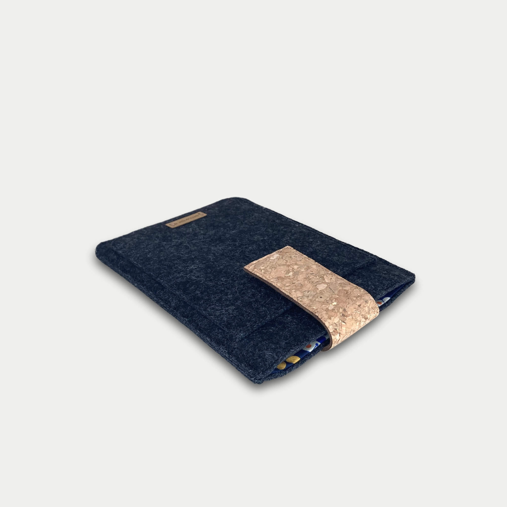 Hülle für PocketBook InkPad X | mit Magnetverschluss und extra Fach | anthrazit - Bloom | Modell "HAKA"