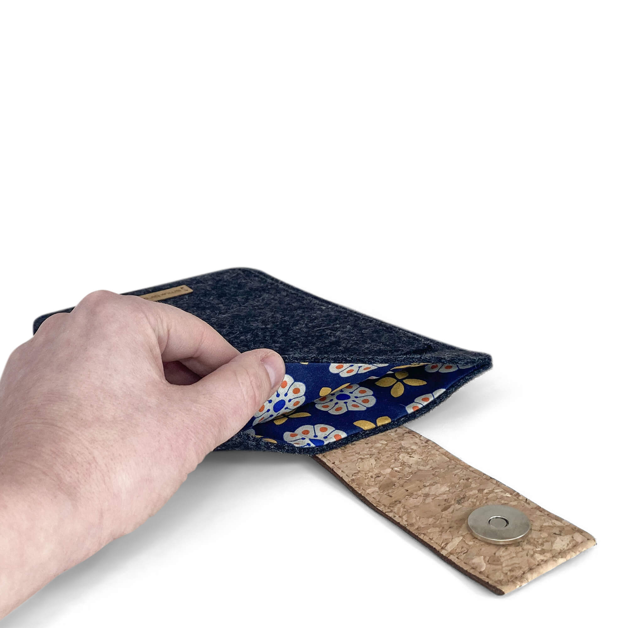 Hülle für PocketBook InkPad X Pro | mit Magnetverschluss und extra Fach | anthrazit - Bloom | Modell "HAKA"