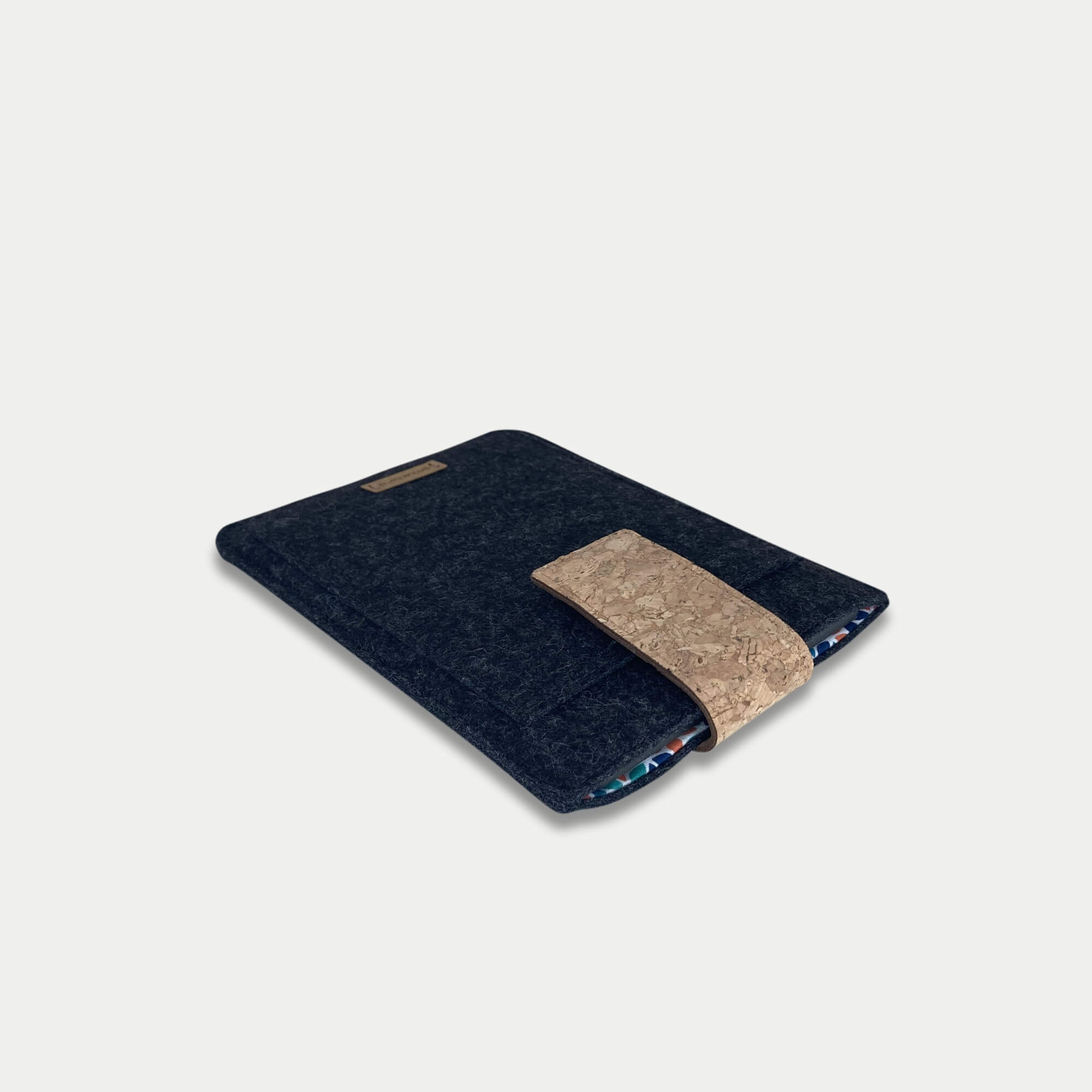 Hülle für Kindle Colorsoft 1. Gen  | mit Magnetverschluss und extra Fach | anthrazit - Colorful | Modell "HAKA"