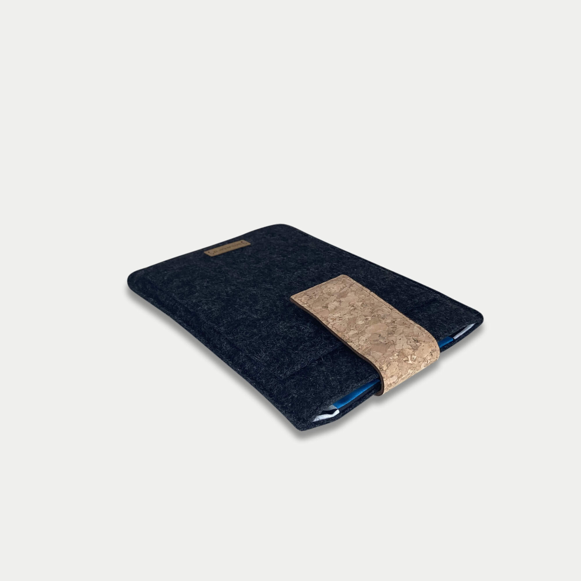 Hülle für PocketBook InkPad X | mit Magnetverschluss und extra Fach | anthrazit - Shapes | Modell "HAKA"