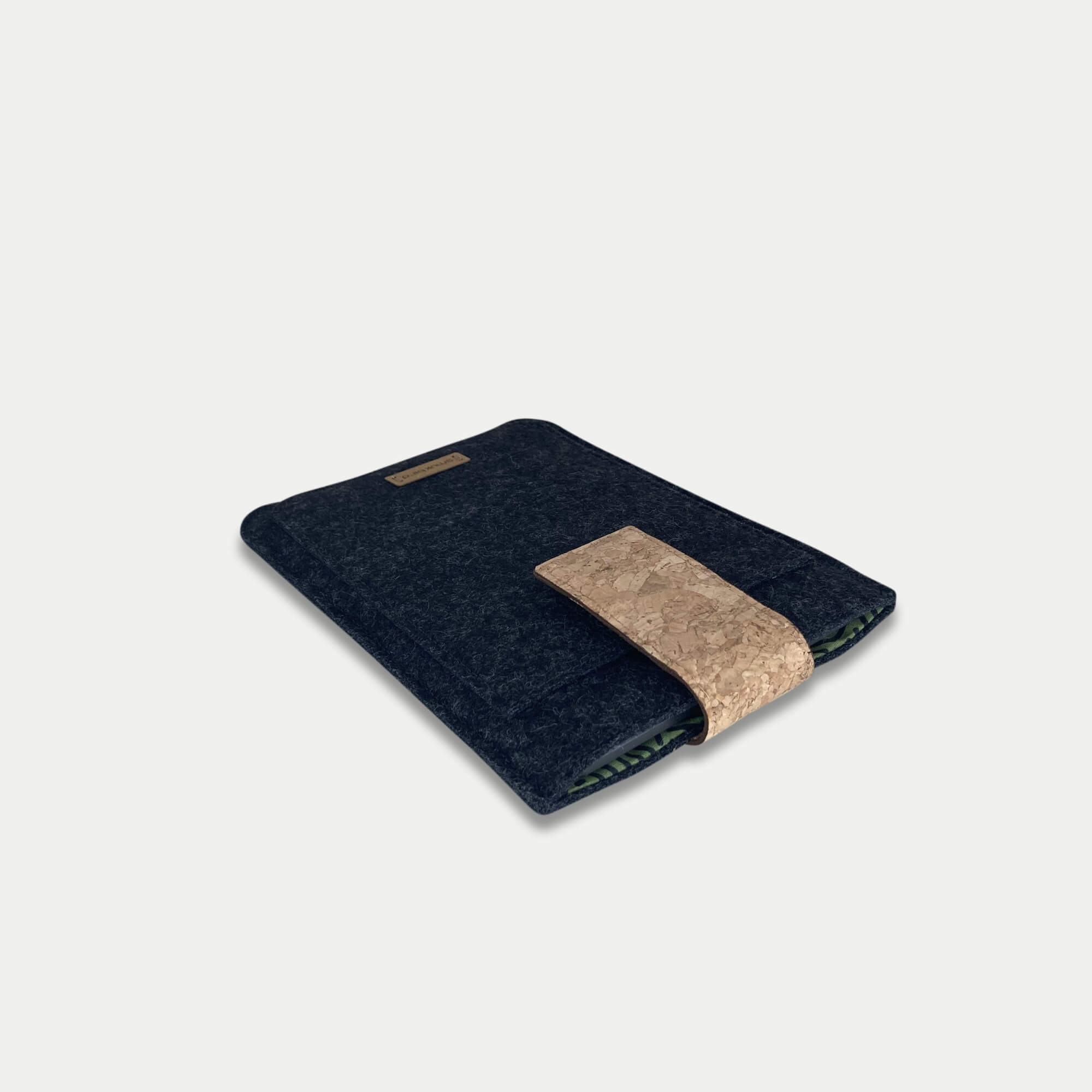 Hülle für PocketBook Verse Pro Color | mit Magnetverschluss und extra Fach | anthrazit - Stripes | Modell "HAKA"