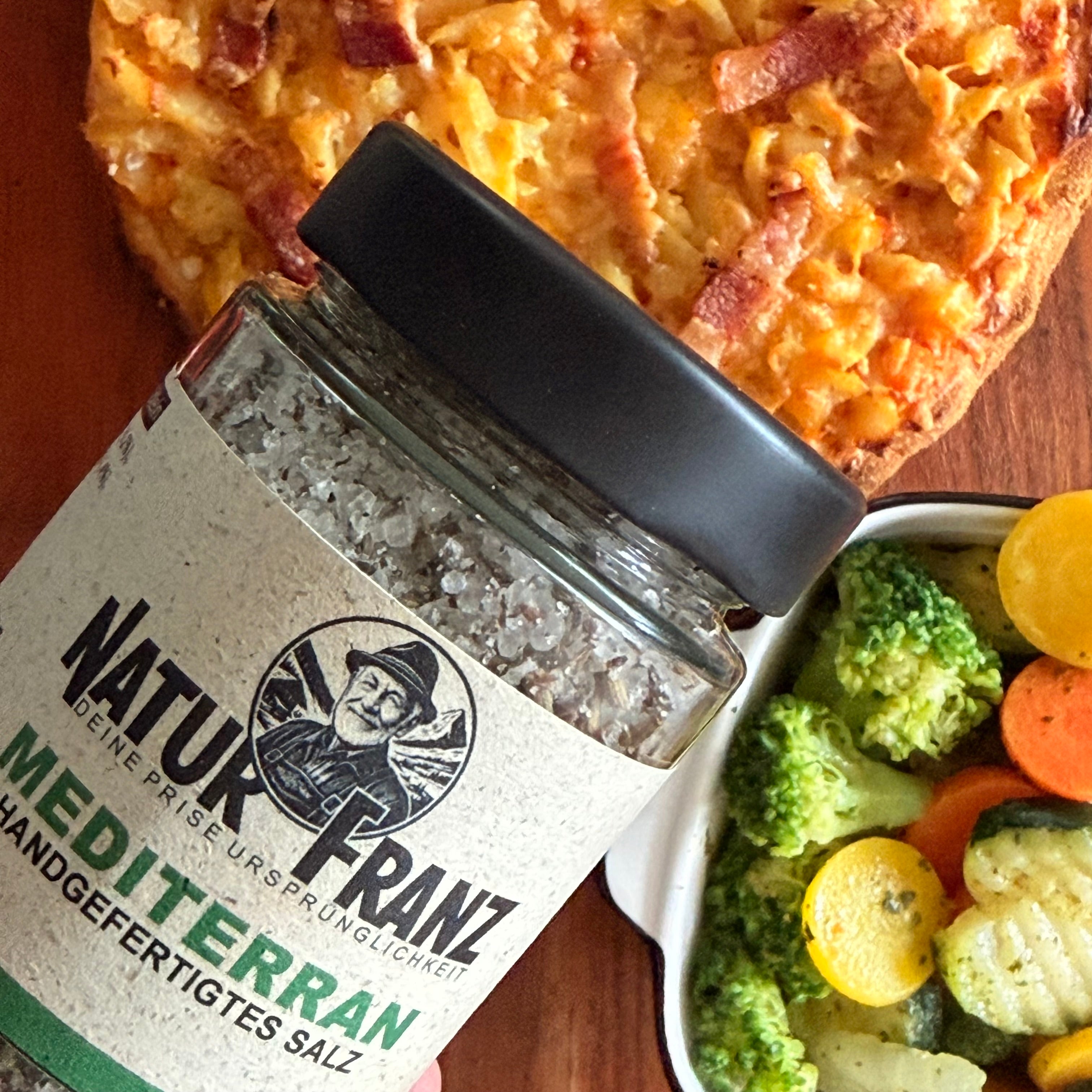 Mediterranes Salz Mit Rosmarin Basilikum Thymian Anis Lavendelblüten Ideal Zu Pasta Fisch Ofenkartoffeln Tomaten