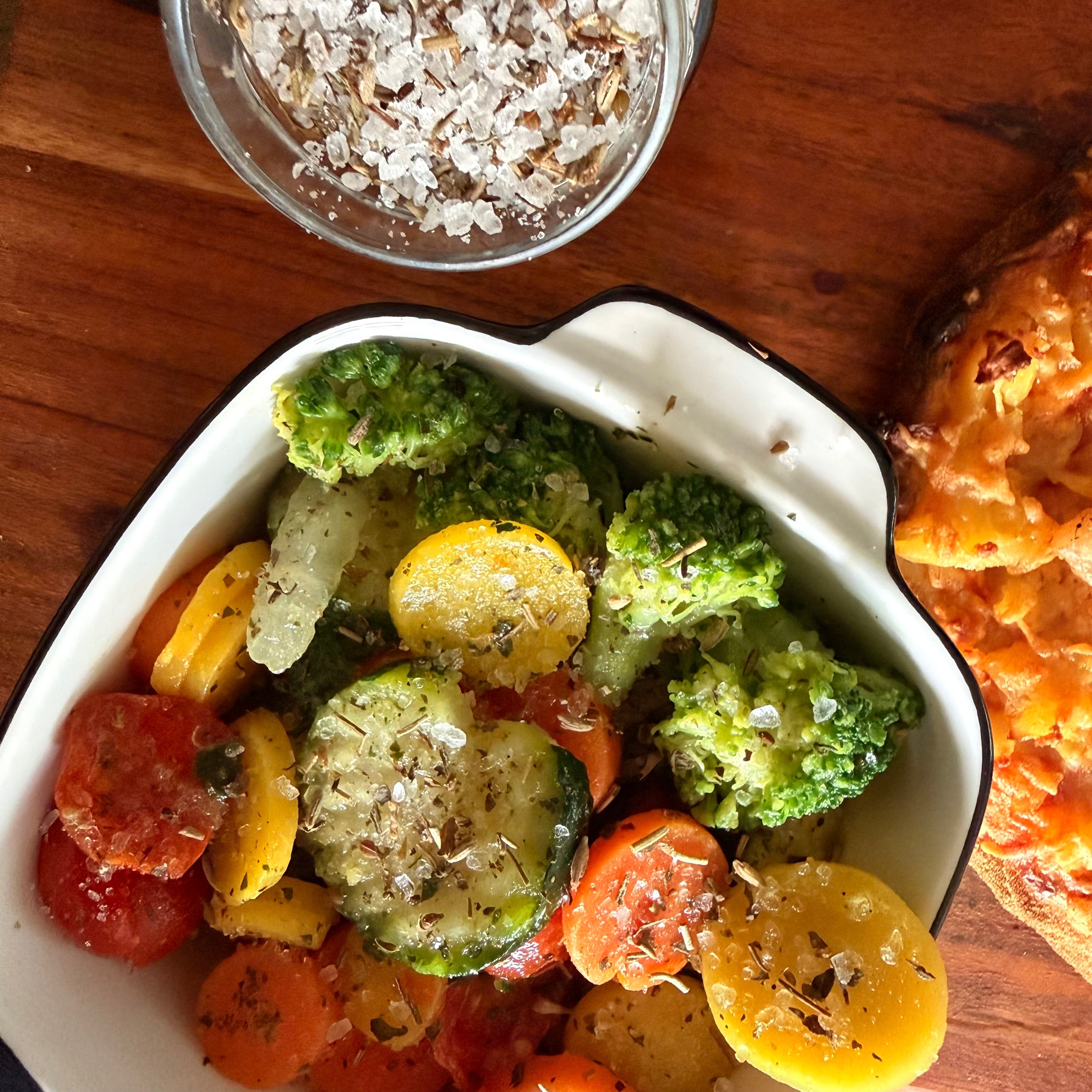Mediterranes Salz Mit Rosmarin Basilikum Thymian Anis Lavendelblüten Ideal Zu Pasta Fisch Ofenkartoffeln Tomaten