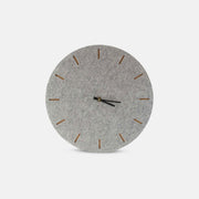 Wanduhr aus Filz und Kork 30 cm | hellgrau - schwarz | Design: Kopenhagen