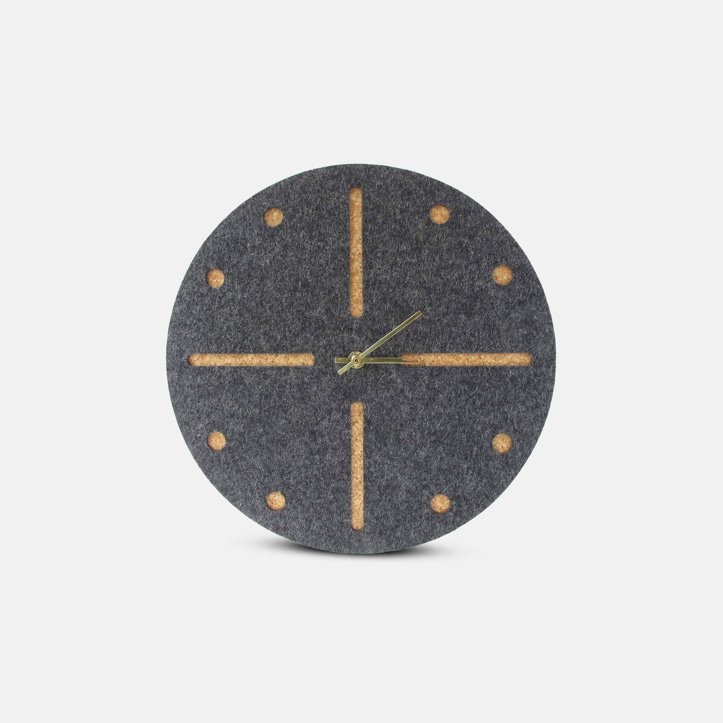 Wanduhr aus Filz und Kork 30 cm | anthrazit - gold | Design: Odense